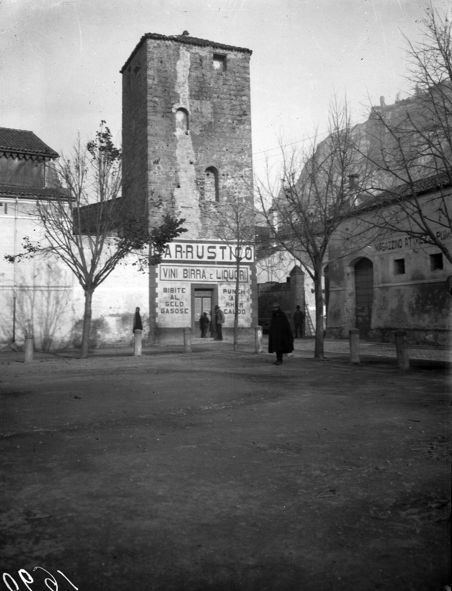 Monselice. Torre di Monselice. Mure in piano che si volevano demolire nell'autunno del 1909 (negativo) di Gabinetto fotografico (XX)