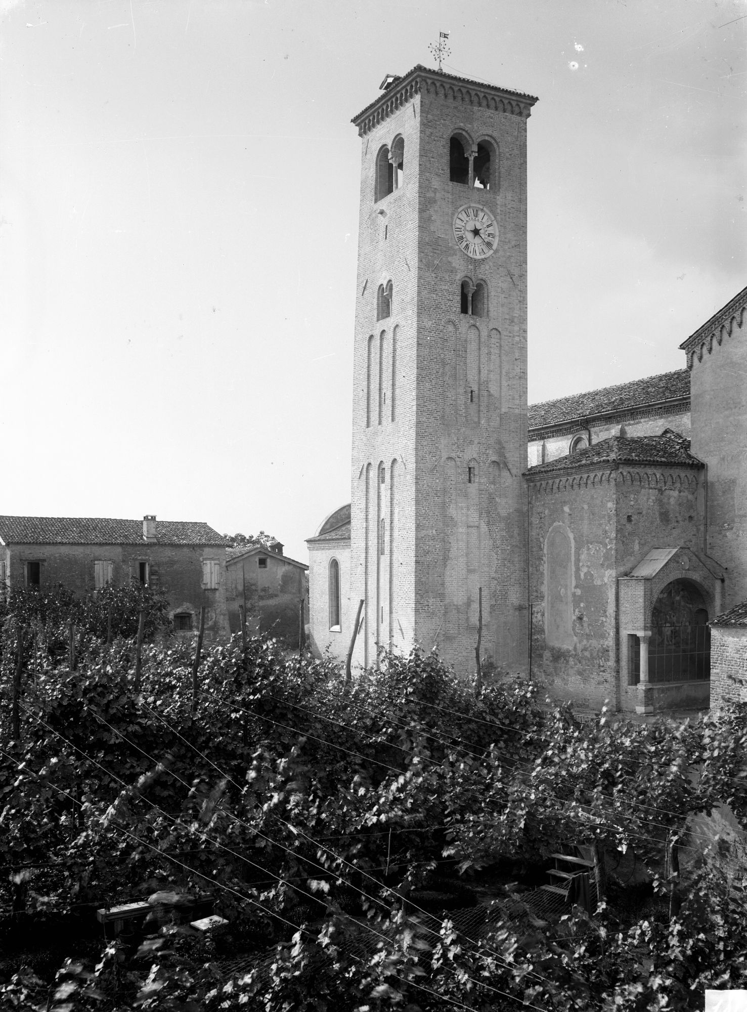 Concordia Sagittaria. Il campanile dopo il restauro (negativo) di Gabinetto fotografico (XX)