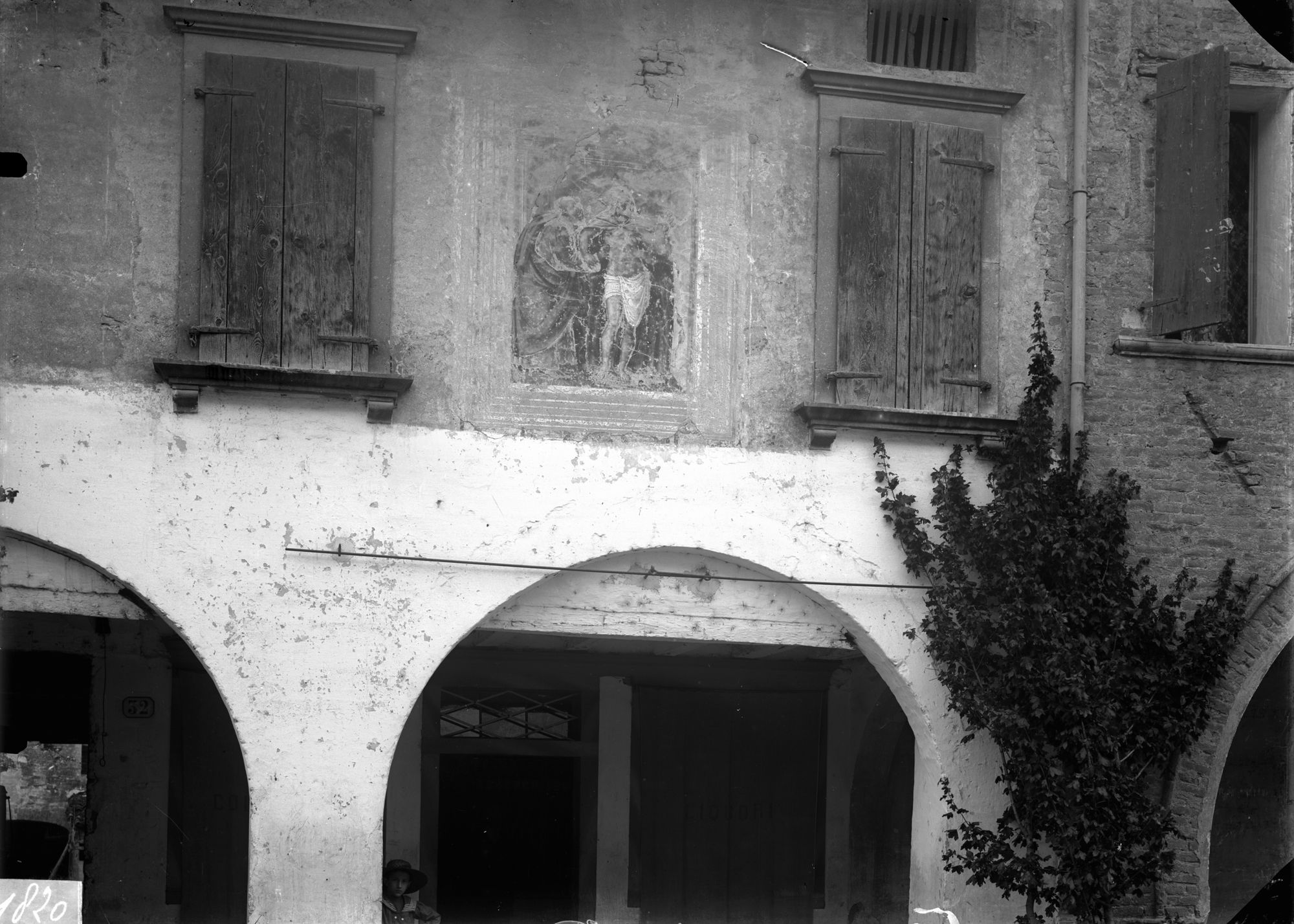 Portogruaro. Casetta in via Garibaldi con traccie d'affreschi (negativo) di Gabinetto fotografico (XX)