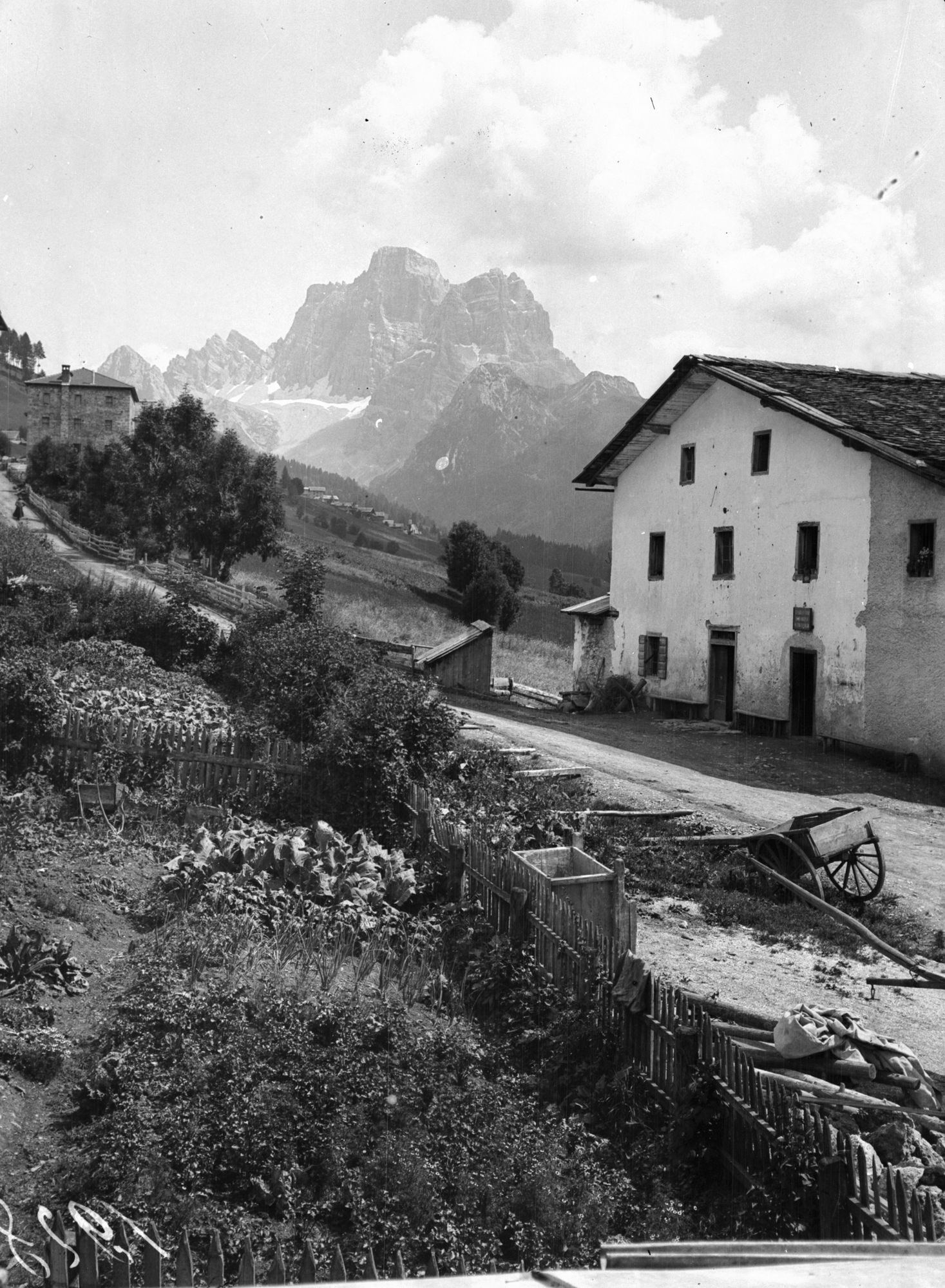 Alleghe. Il lago di Alleghe e dintorni (negativo) di Ing. Ongaro (XX)