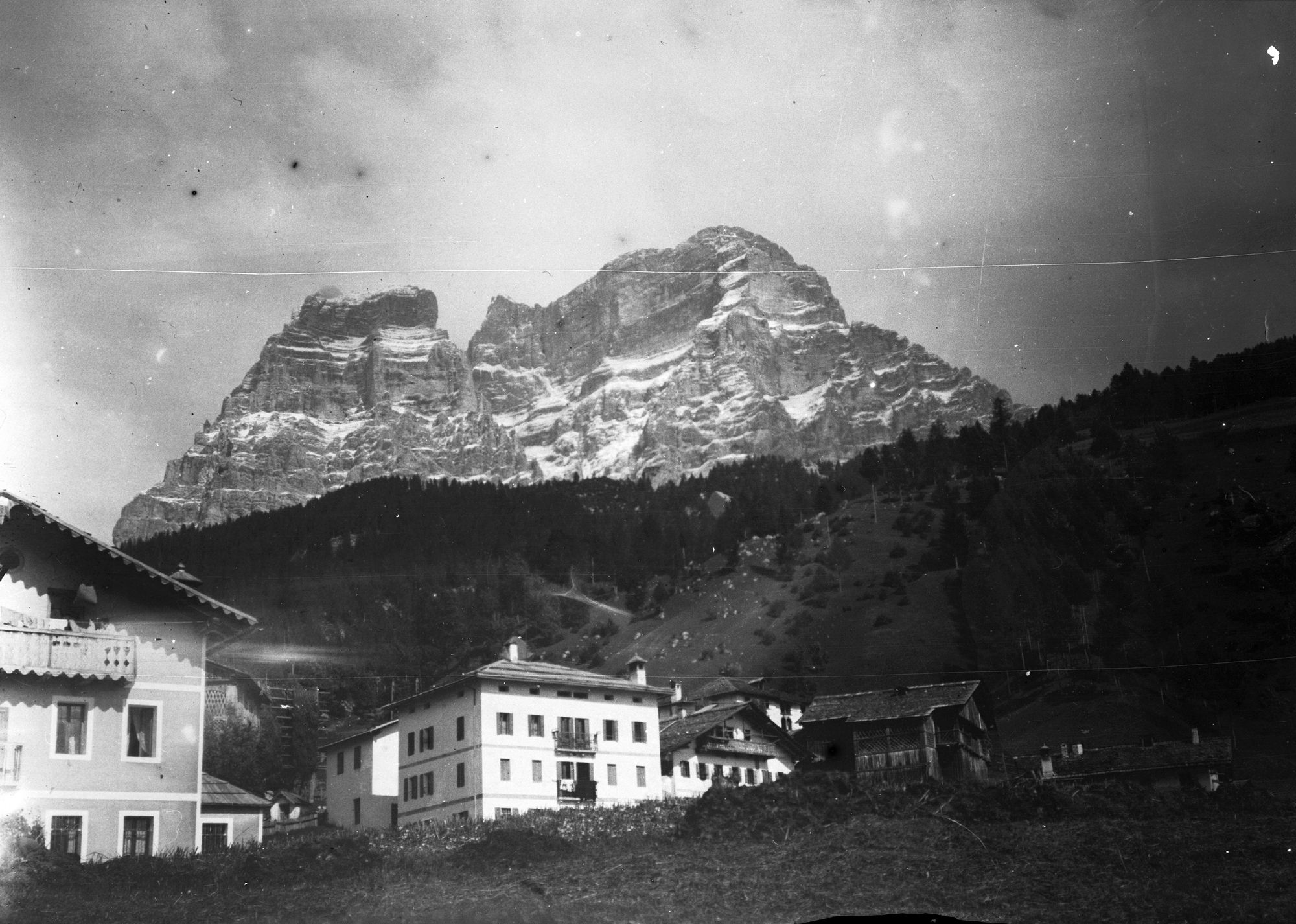 Forno di Zoldo alto. Case del paese (negativo) di Ing. Ongaro (XX)