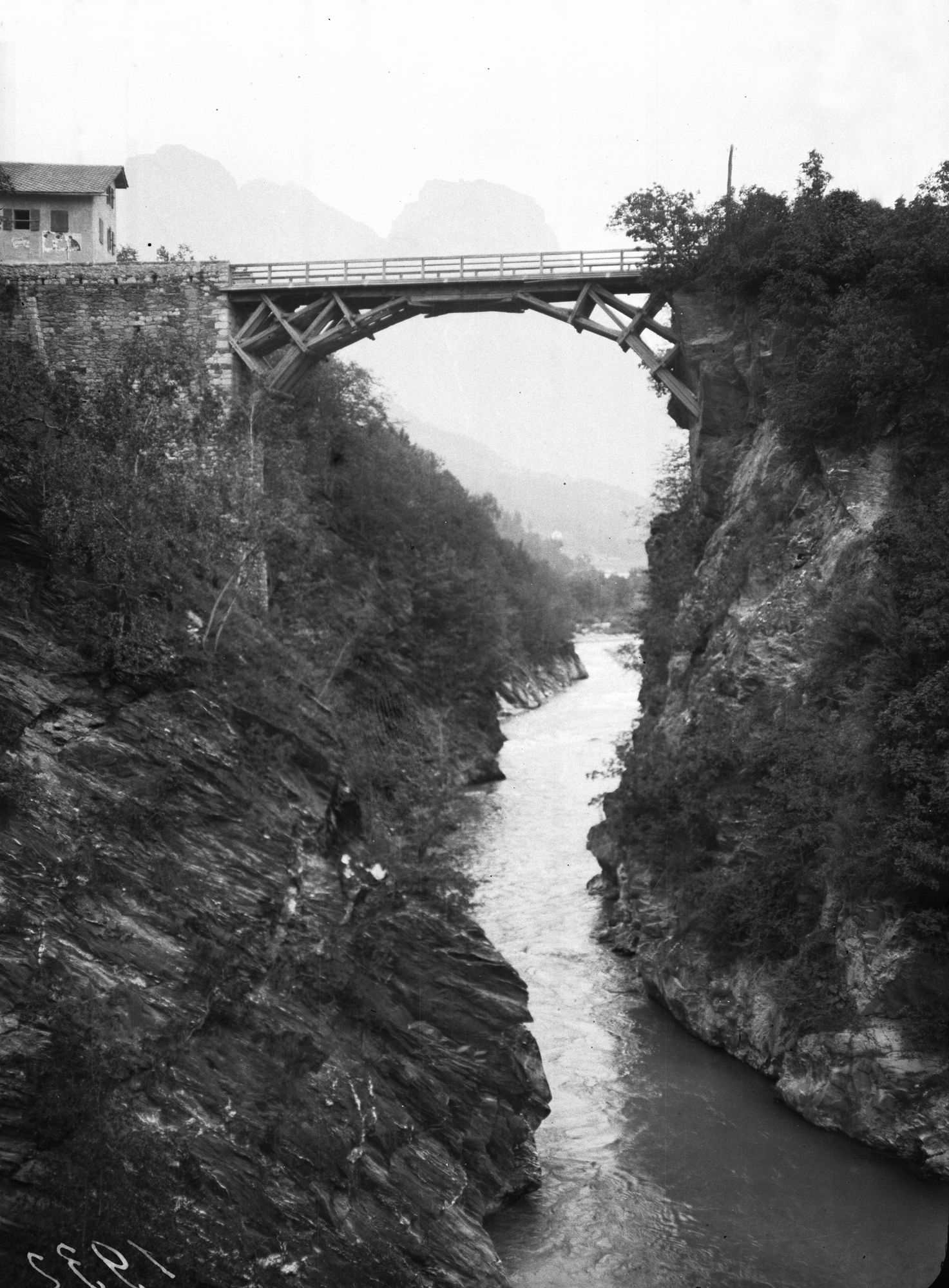 Agordo. Veduta del ponte alto e del Cordevole di Agordo (negativo) di Ing. Ongaro (XX)