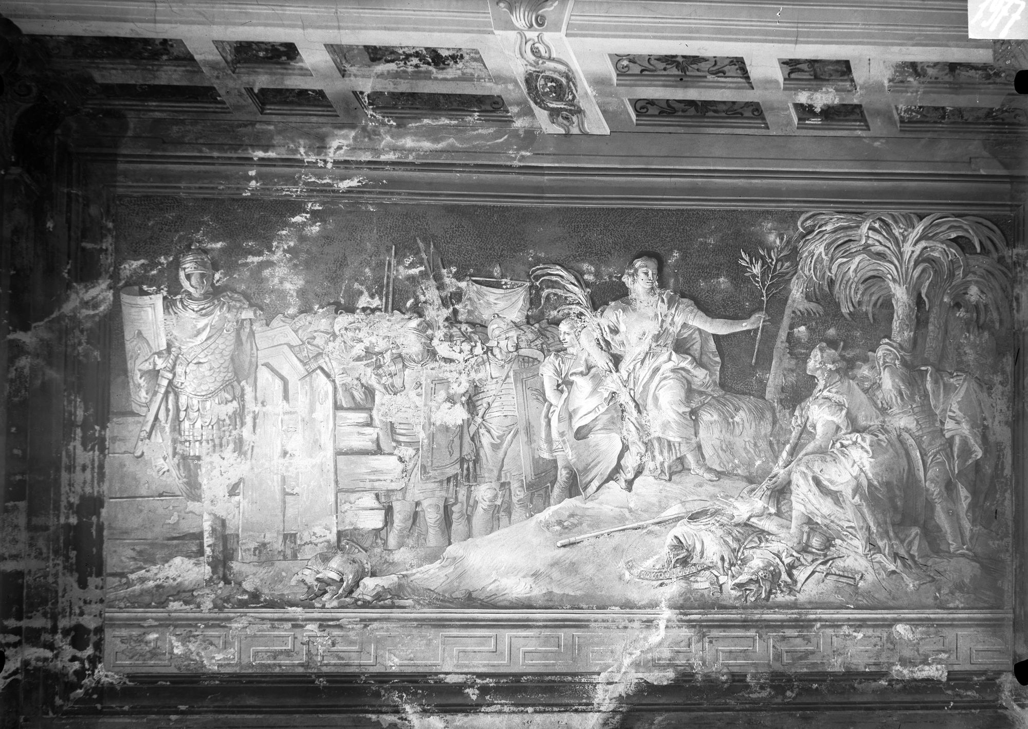 Villa Nazionale di Stra. Chiari-scuri attribuiti al Tiepolo nelle pareti della loggia della sala da ballo (negativo) di Gabinetto fotografico (XX)