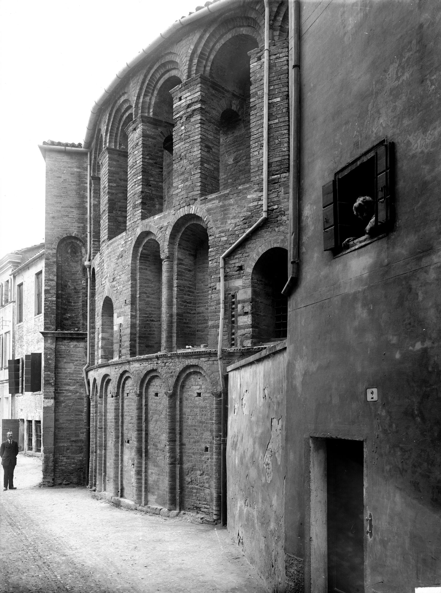 Chiesa Santa Sofia. Veduta esterna dell'abside (negativo) di Gabinetto fotografico (XX)