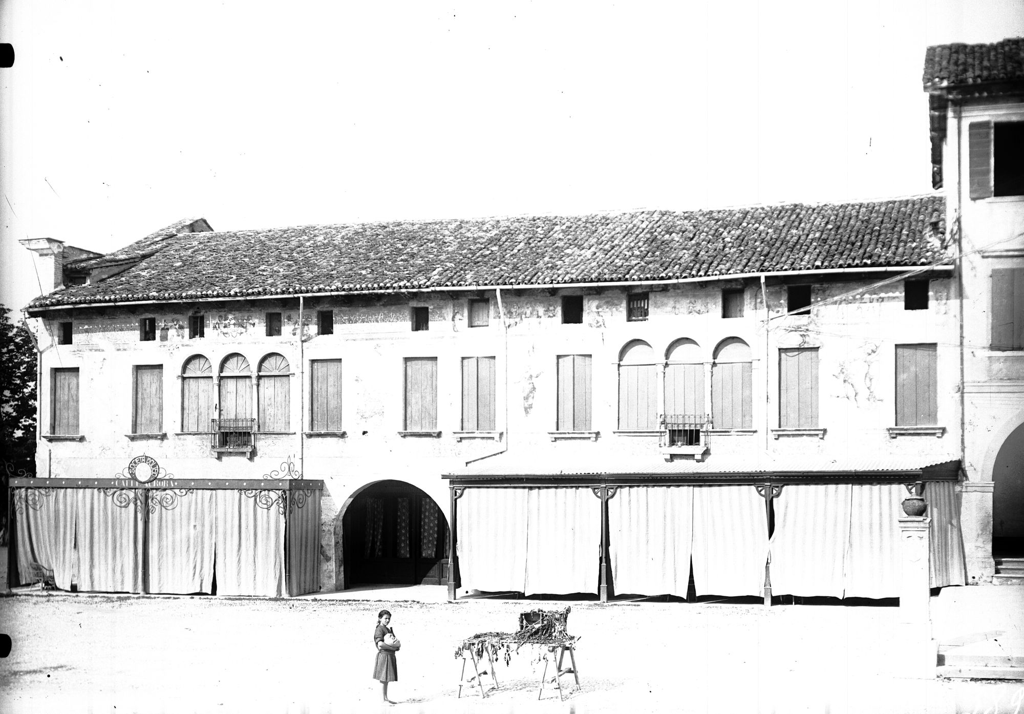 Oderzo. Casa Giulio Dalto già Duca Ottoboni. (Esterno.) (negativo) di Gabinetto fotografico (XX)