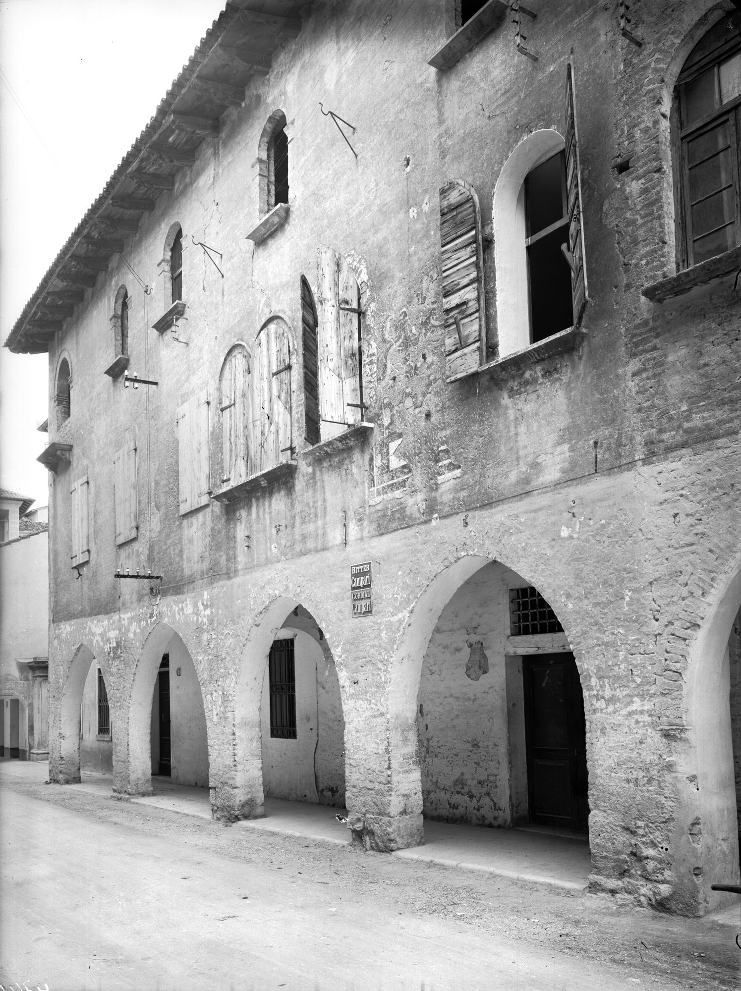 Portogruaro. Casa Francesco Bon in via mazzini 5. Sec. XVI (negativo) di Gabinetto fotografico (XX)