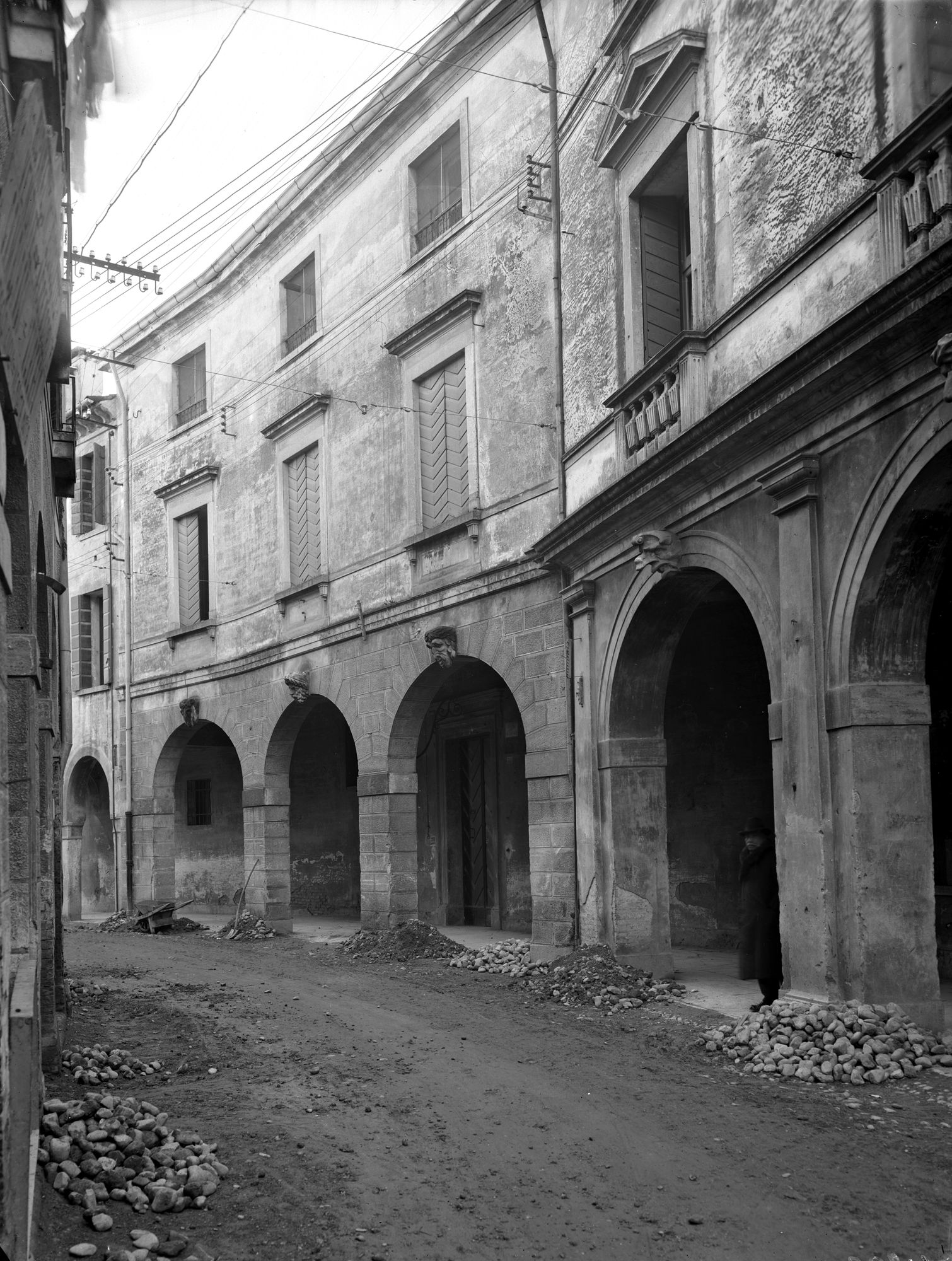 Casa in via Carlo alberto n. 39 sec. XVII ( proprietario Monterumici) (negativo) di Gabinetto fotografico (XX)