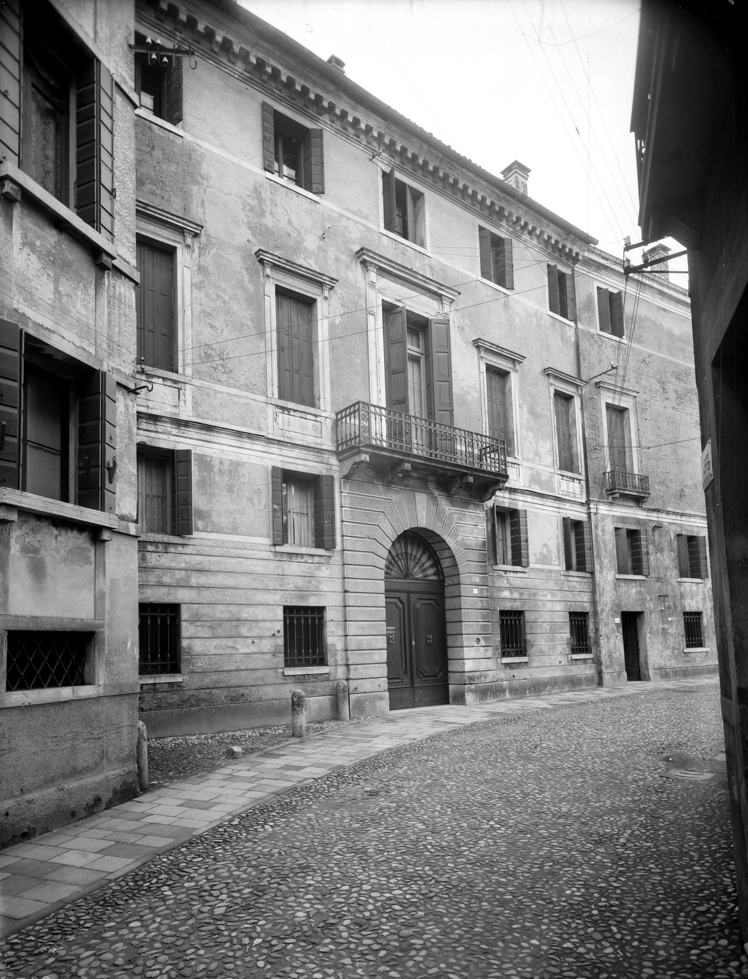 Palazzo Avogadro in piazza Sant'Andrea (negativo) di Gabinetto fotografico (XX)