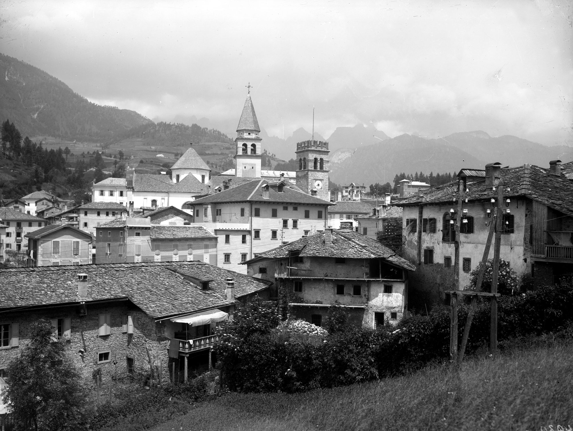 Pieve di Cadore. Casa Tiziano. Vedute esterne (negativo) di Gabinetto fotografico (XX)