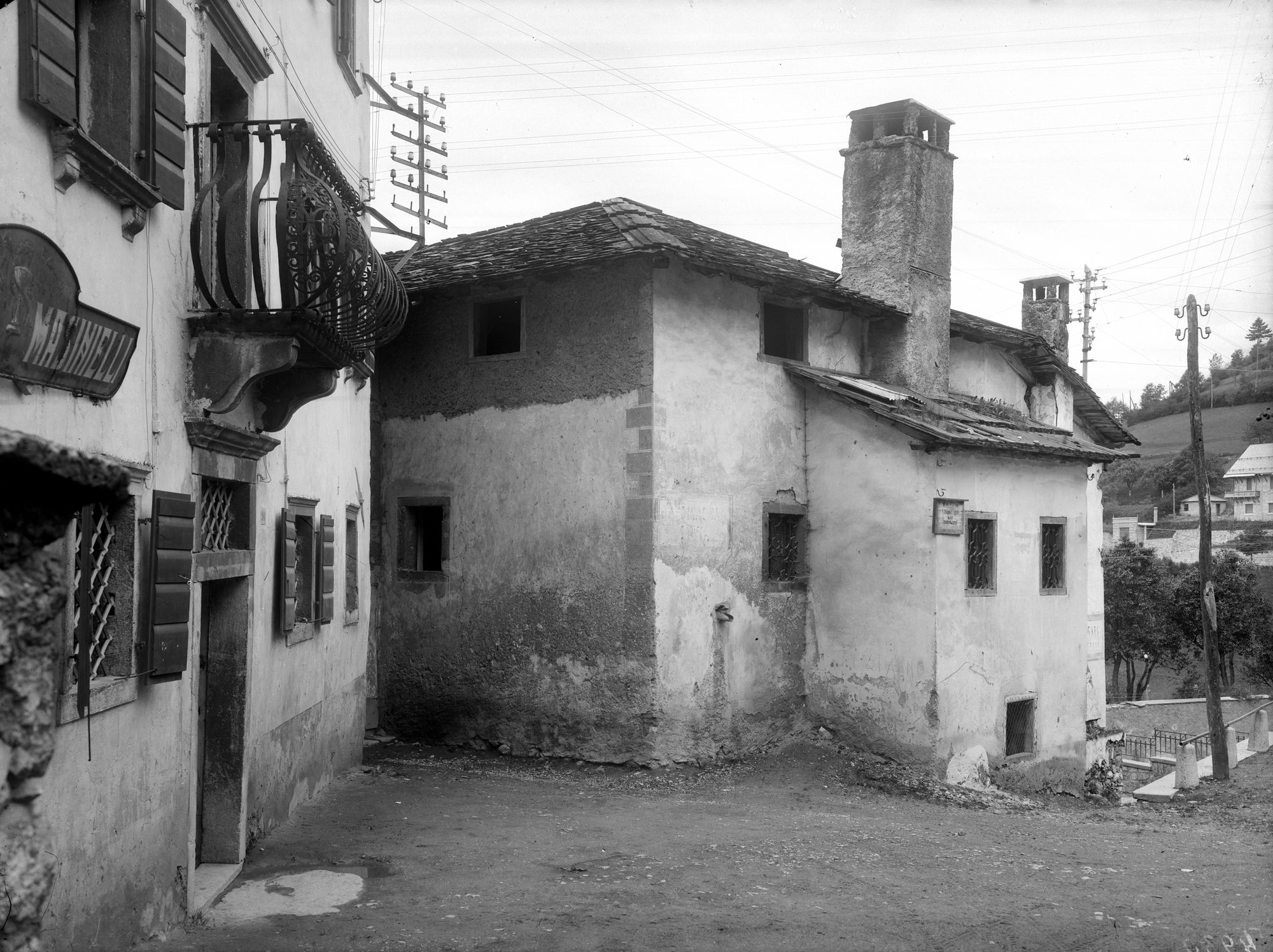 Pieve di Cadore. Casa Tiziano. Vedute esterne (negativo) di Gabinetto fotografico (XX)