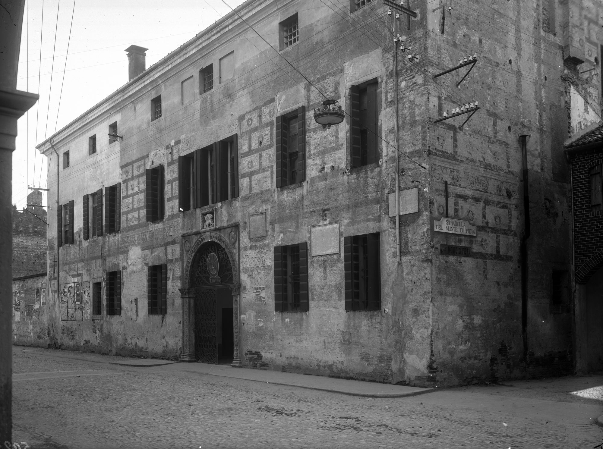 Cittadella. Palazzo della prefettura di Cittadella. Facciata e piano (negativo) di Gabinetto fotografico (XX)