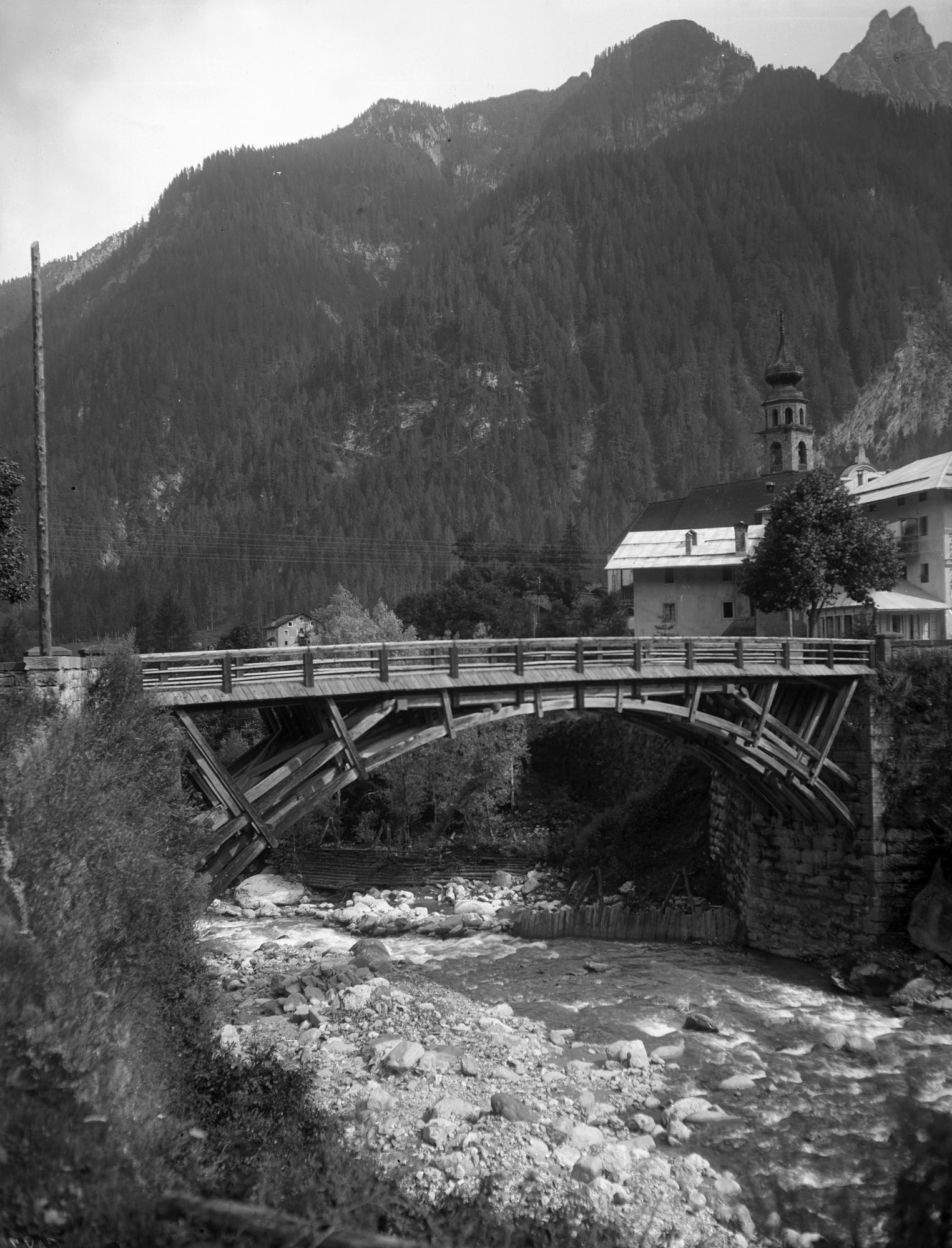 Forno di canale. Ponte in legno sul torrente Biois e campanile di ferro (negativo) di Gabinetto fotografico (XX)