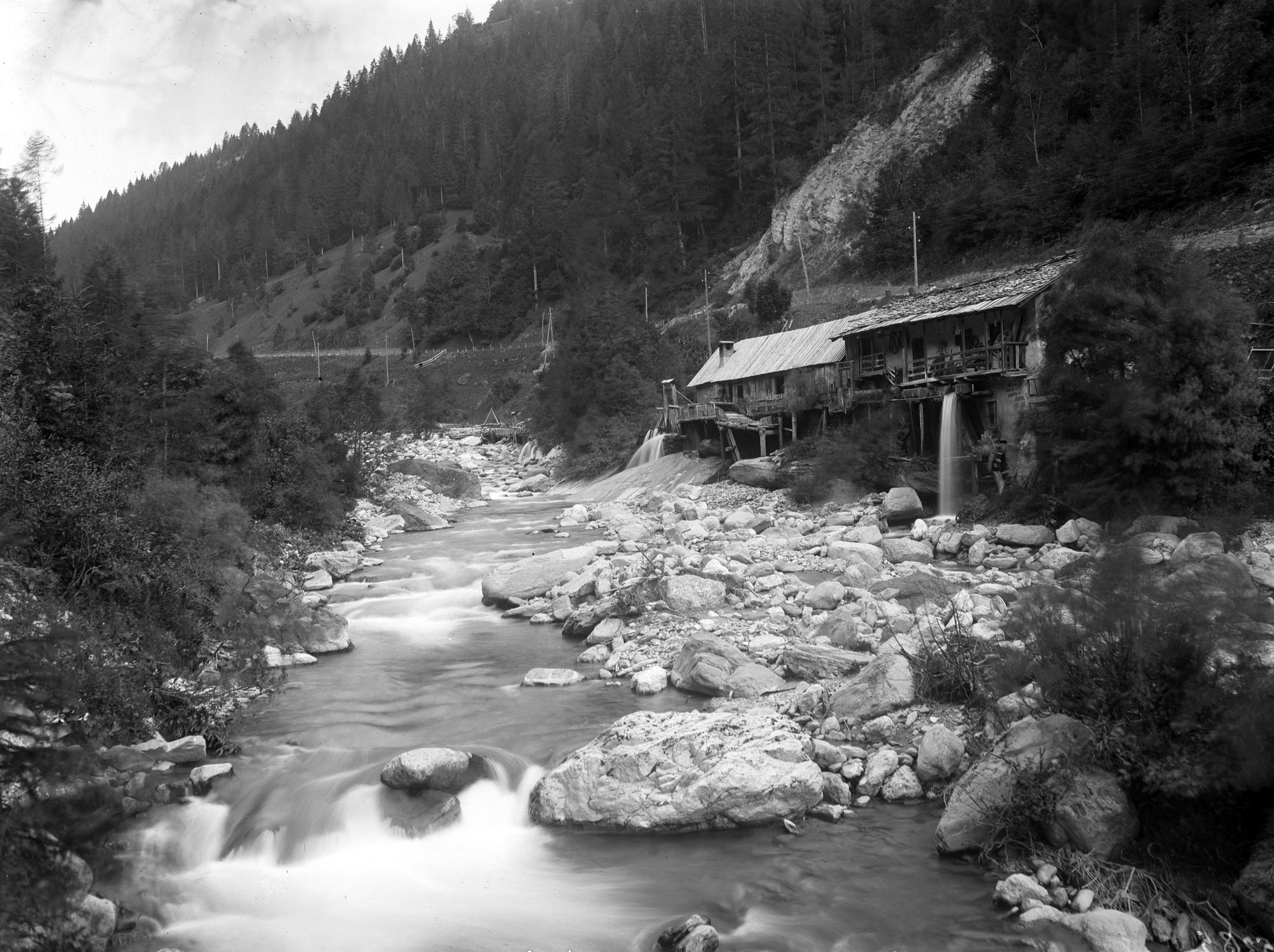 Forno di Canale. Vecchia fabbrica meccanica sul torrente Biois (negativo) di Gabinetto fotografico (XX)