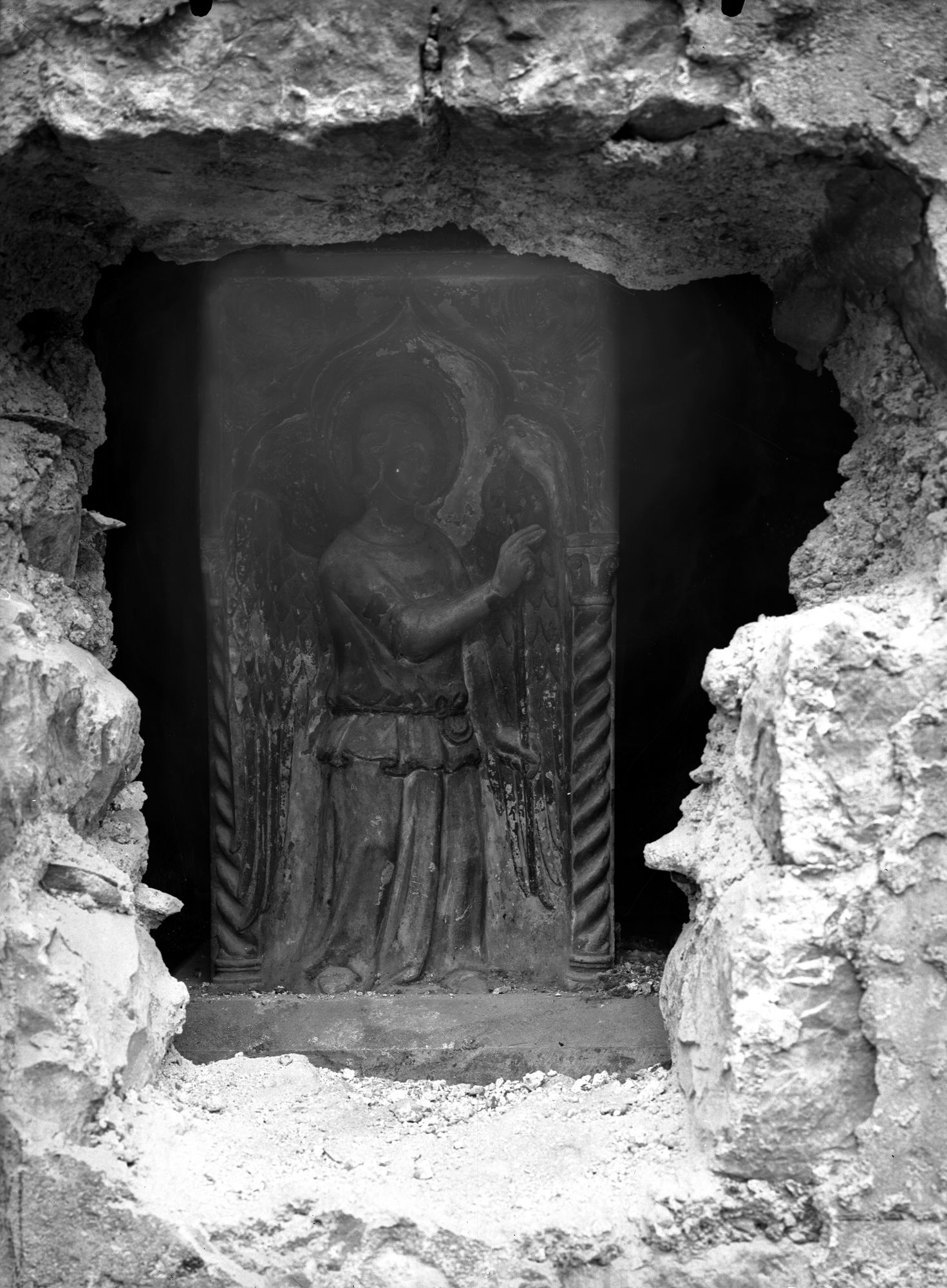 Chiesa Santa Giustina. Particolari del monumento a Riccardo VI da Camin. (negativo) di Fotog. Marino di Vittorio (XX)