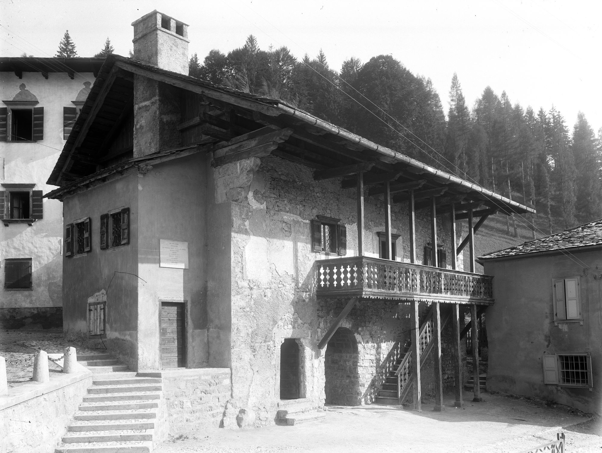 Pieve di Cadore. La casa di Tiziano dopo i lavori di restauro e ripristino (negativo) di Gabinetto fotografico (XX)