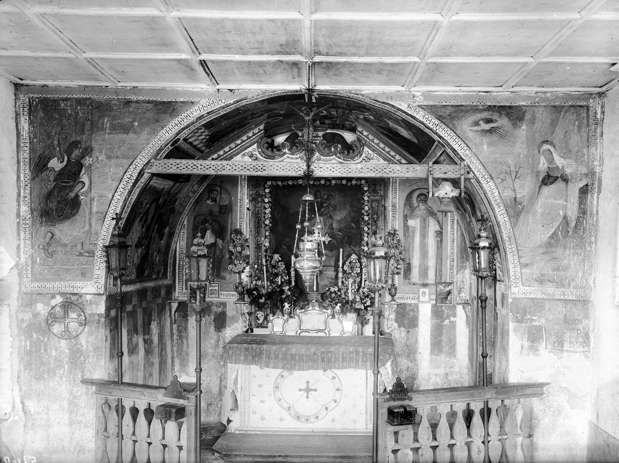 Damos Chiesa di San Andrea. Interno e affreschi della voltura dell' abside del Sec. XVI (negativo) di Gabinetto fotografico (XX)