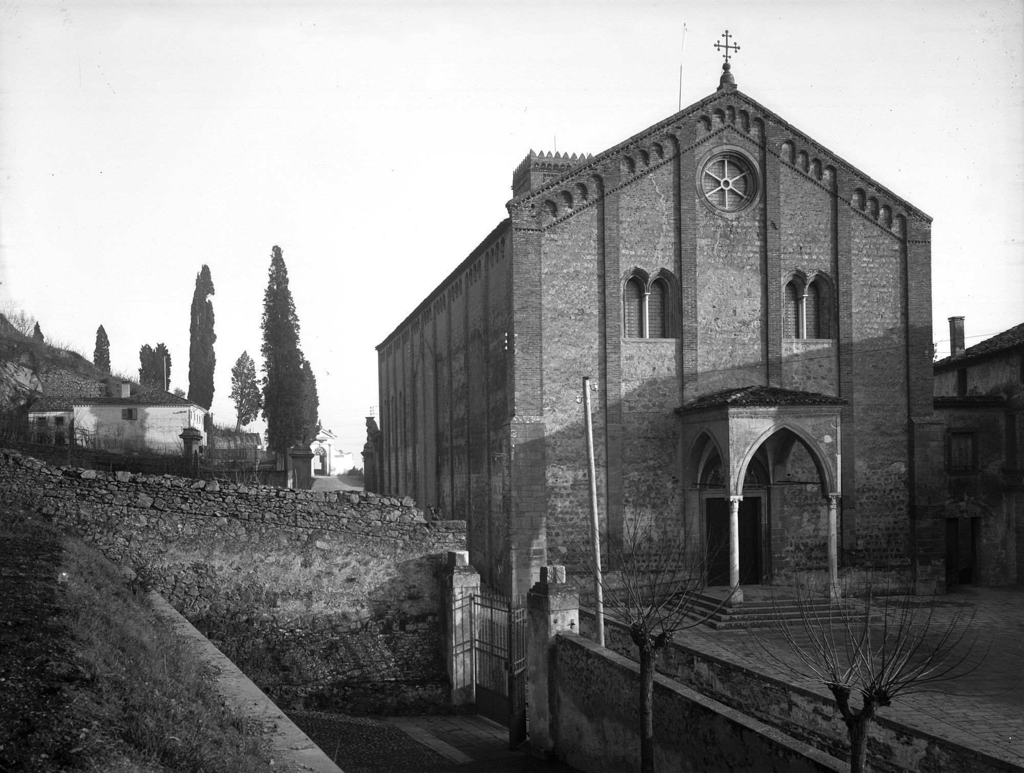 Monselice. Duomo. Esterni, interni e affreschi del coro dopo il restauro (negativo) di Gabinetto fotografico (XX)