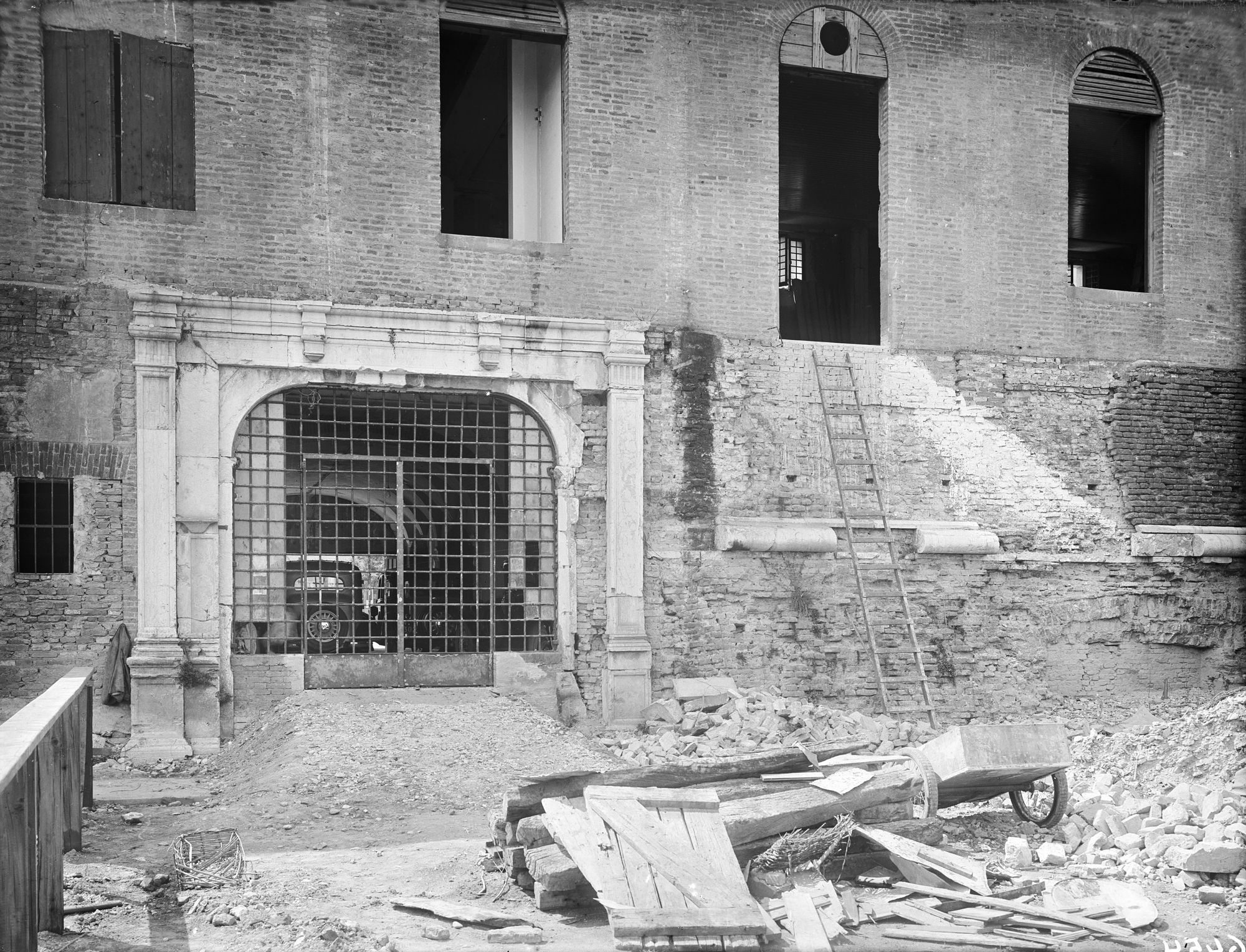 Treviso. Bastione, mura, leone, stemmi, la porta Altinia (negativo) di Gabinetto fotografico (XX)