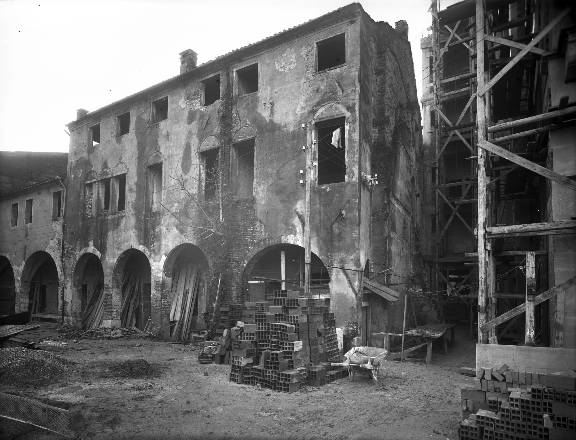 Casa Folco. Documentazione condizioni statiche (negativo) di Gabinetto fotografico (XX)