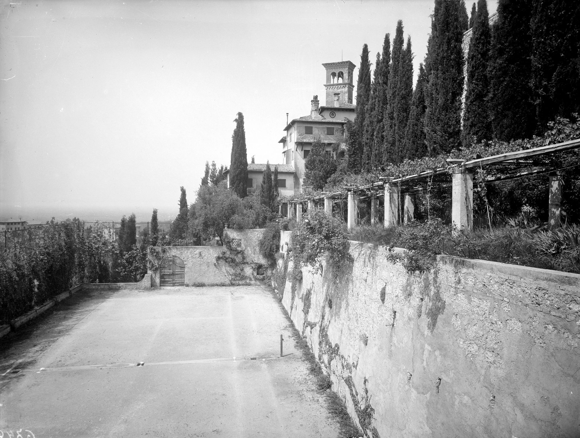 Asolo. Villa Beeck. Vari aspetti della villa Beeck (negativo) di Gabinetto fotografico (XX)