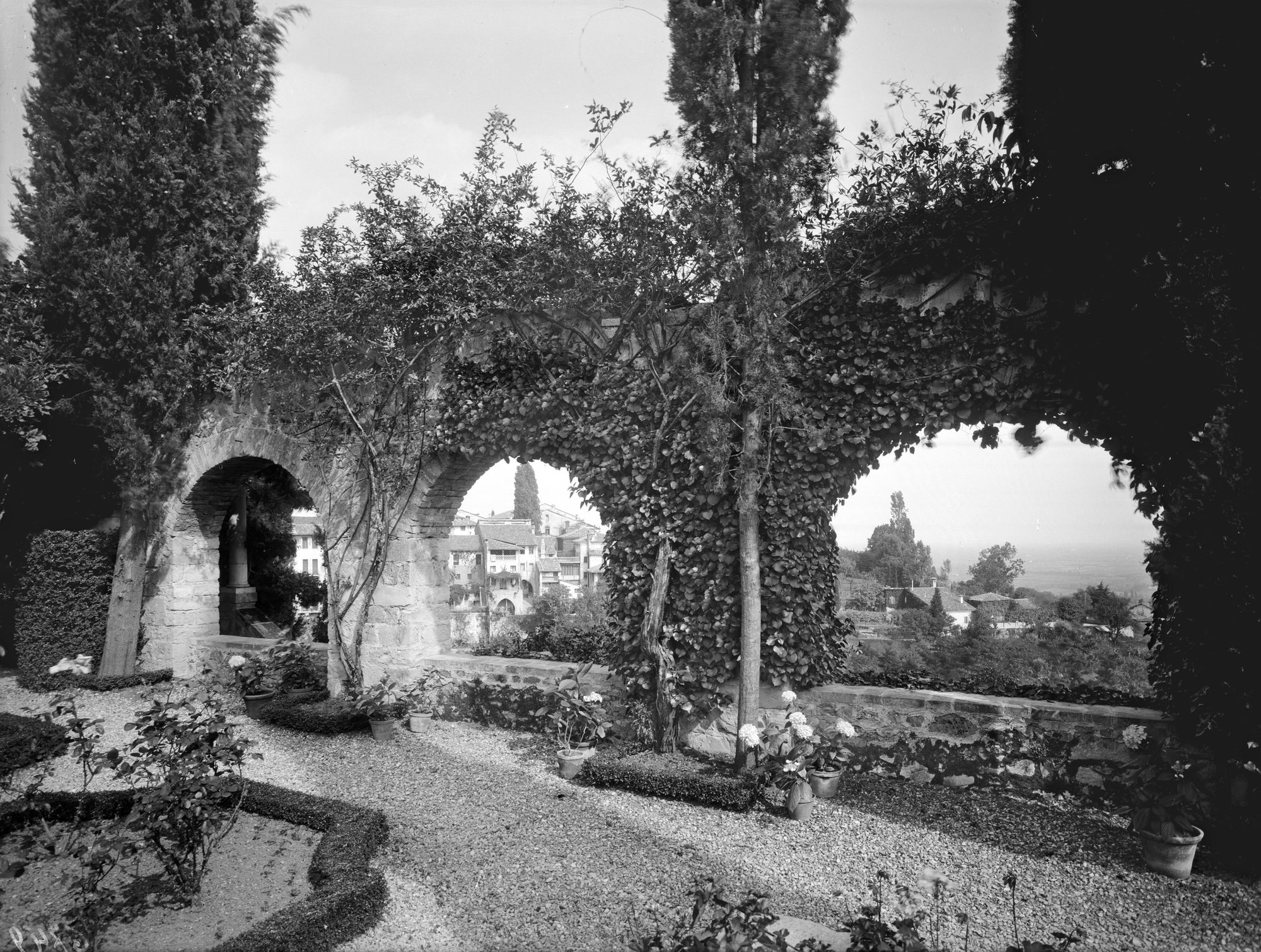 Asolo. Villa Beeck. Vari aspetti della villa Beeck (negativo) di Gabinetto fotografico (XX)