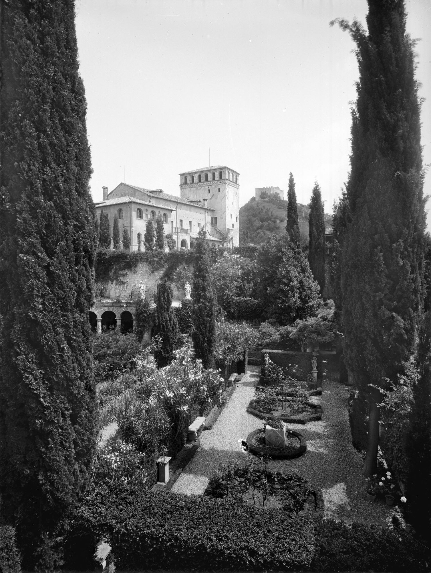 Asolo. Villa Beeck. Vari aspetti della villa Beeck (negativo) di Gabinetto fotografico (XX)