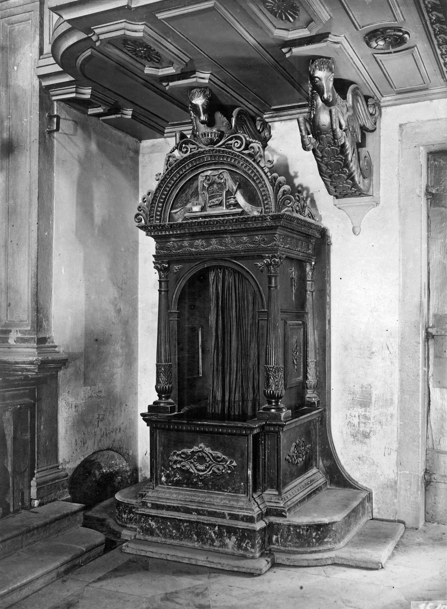 Motta di Livenza. Duomo. Confessionale scolpito 1600 (negativo) di Gabinetto fotografico (XX)