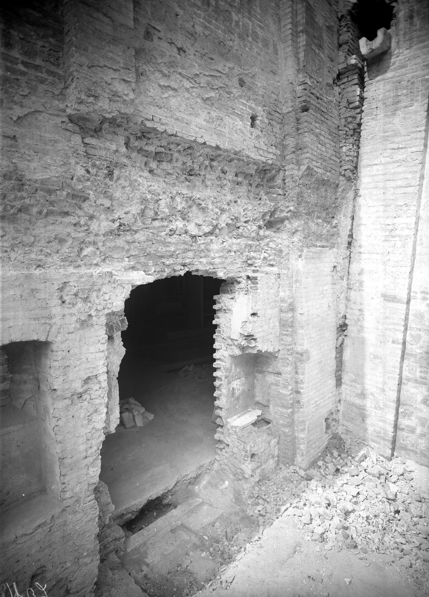 San Martino: documentazione inerente al restauro e consolidamento della chiesa e del campanile di San Martino (negativo) di Gabinetto fotografico (XX)