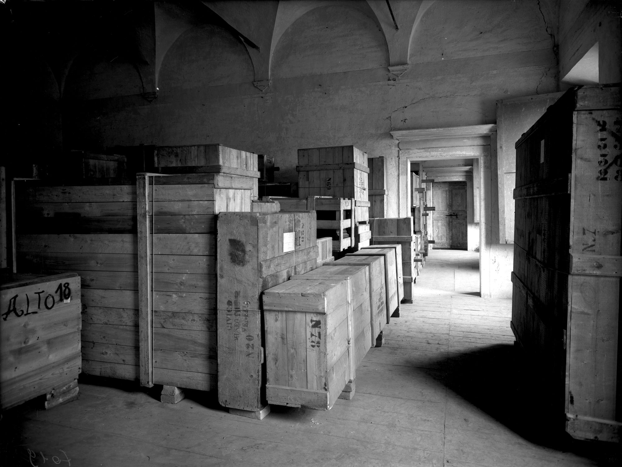 Carceri. Chiostro Camaldolese: le opere d'arte ivi depositate in causa della guerra (1940 - 1941) (negativo) di Gabinetto fotografico (XX)