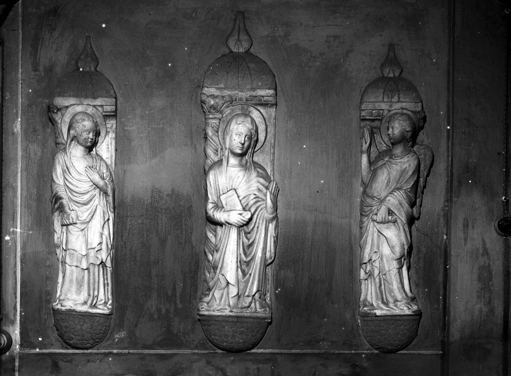 Santa Maria Maddalena. Bassorilievi del sec. XIV. Avanzi di sarcofago (negativo) di Gabinetto fotografico (XX)