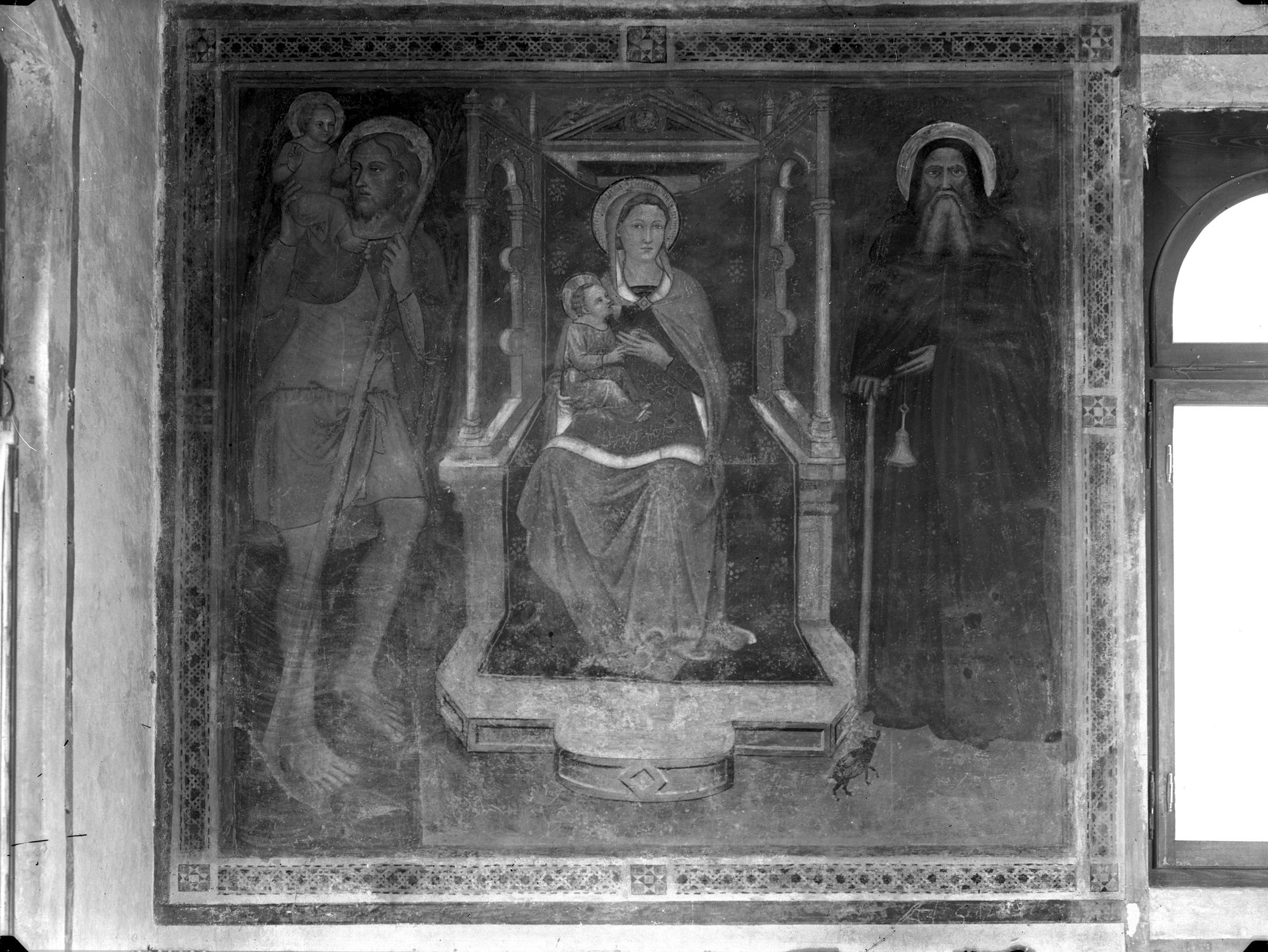 Via San Nicolò 12-16. Madonna e Santi. Affresco sec. XV (negativo) di Gabinetto fotografico (XX)