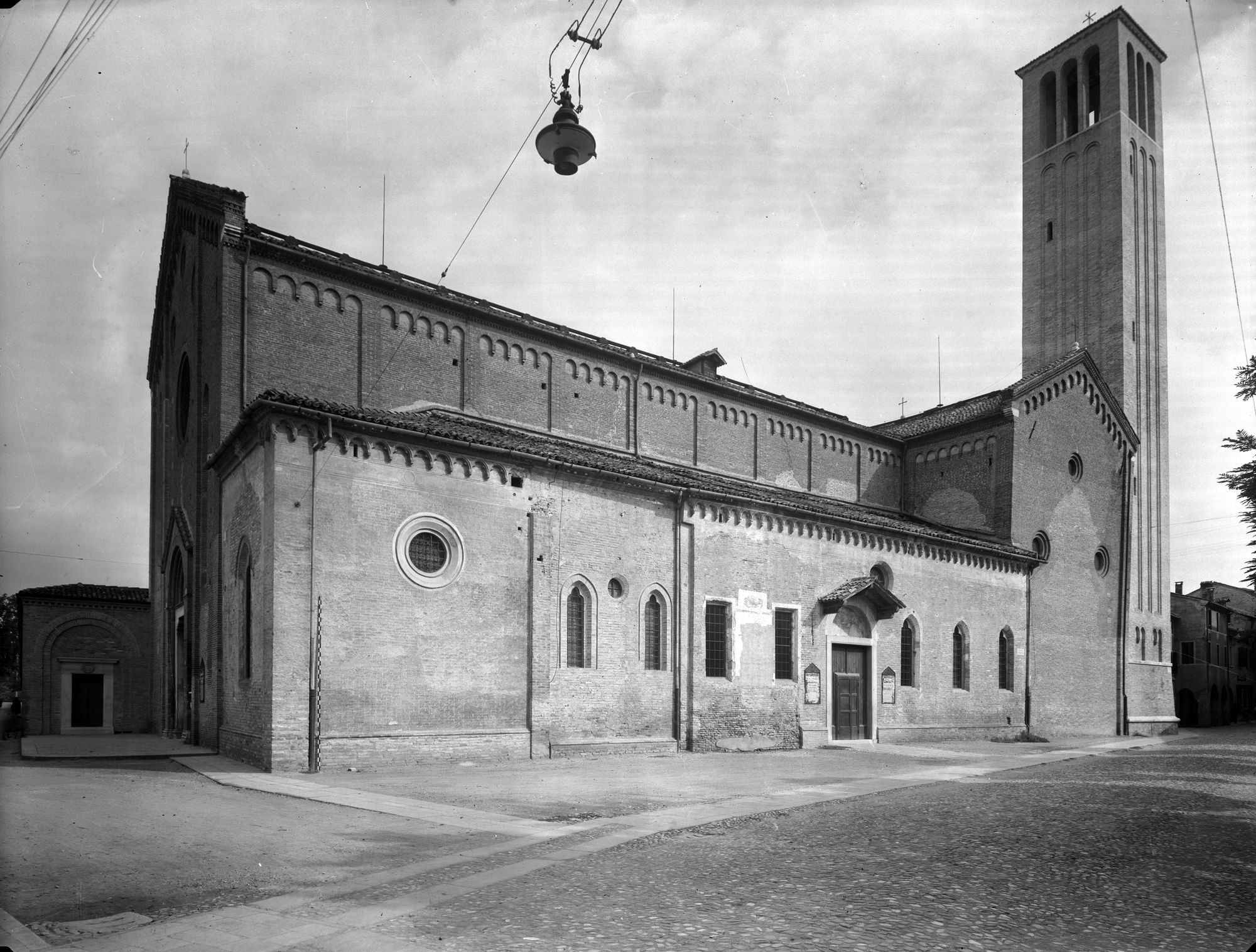 Chiesa San Francesco. Fianco meridionale (negativo) di Gabinetto fotografico (XX)