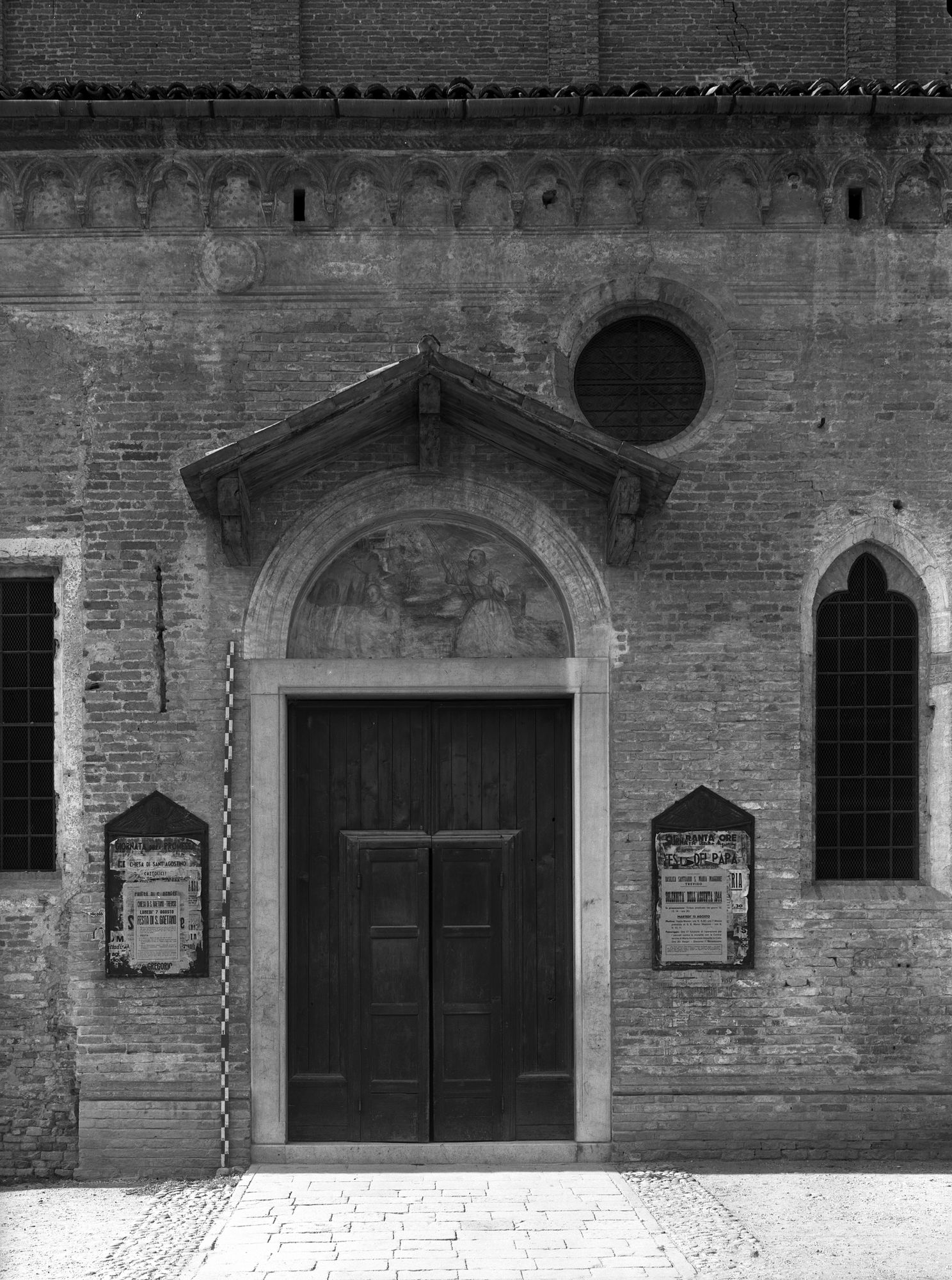 Chiesa San Francesco. La porta laterale (negativo) di Gabinetto fotografico (XX)