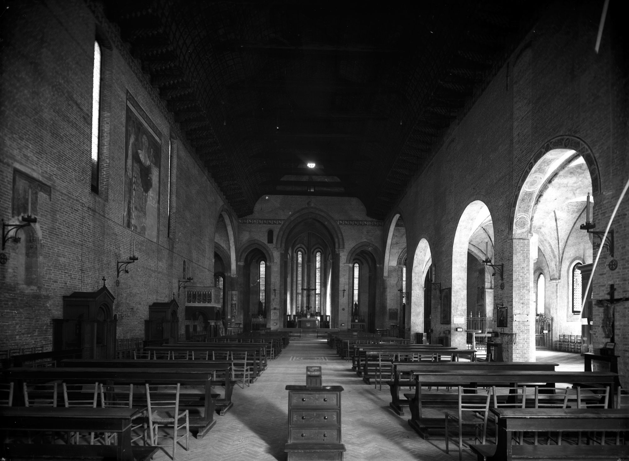 Chiesa San Francesco. L'interno (negativo) di Gabinetto fotografico (XX)