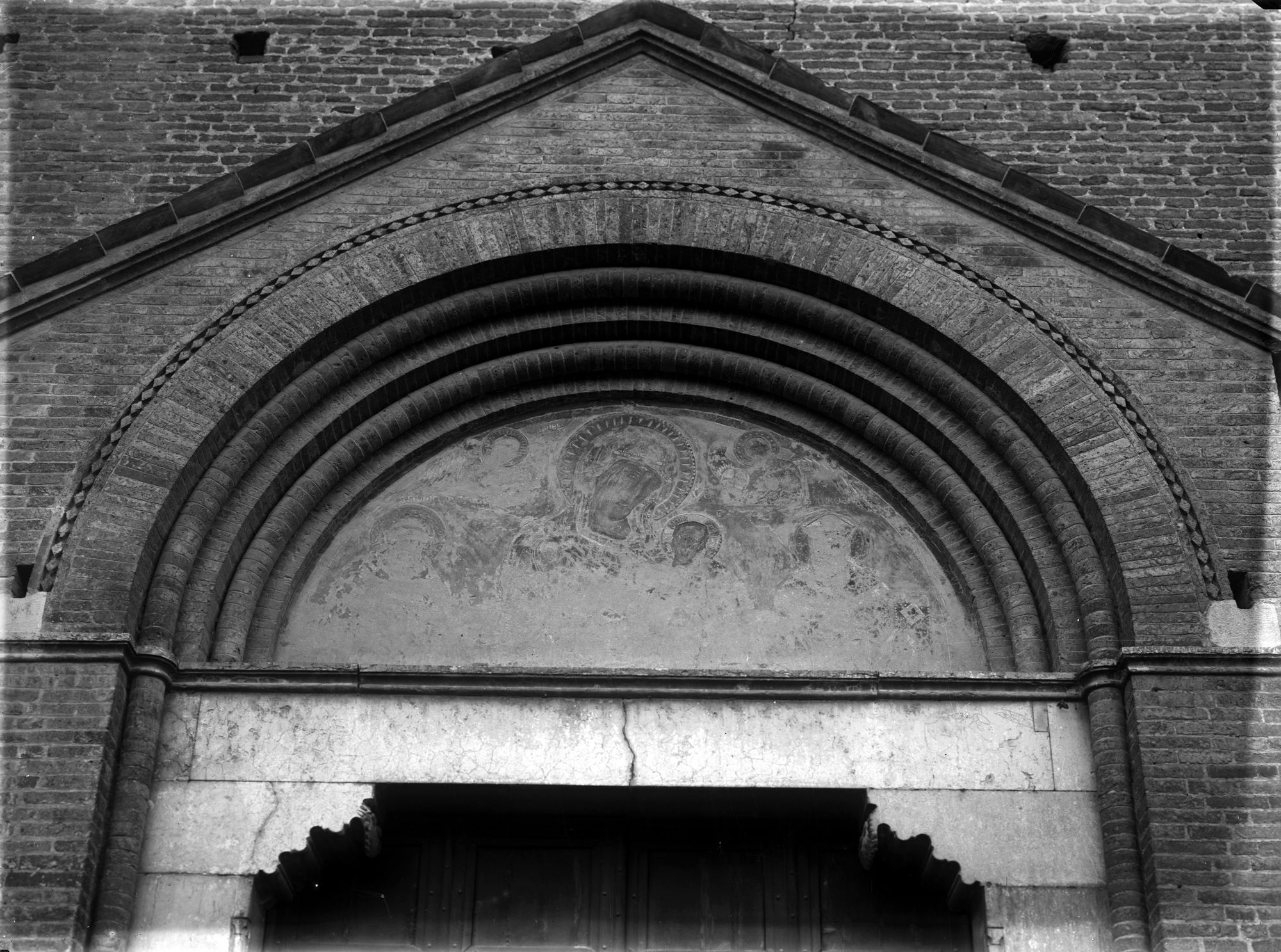 Chiesa San Francesco. Particolare del portale (negativo) di Gabinetto fotografico (XX)