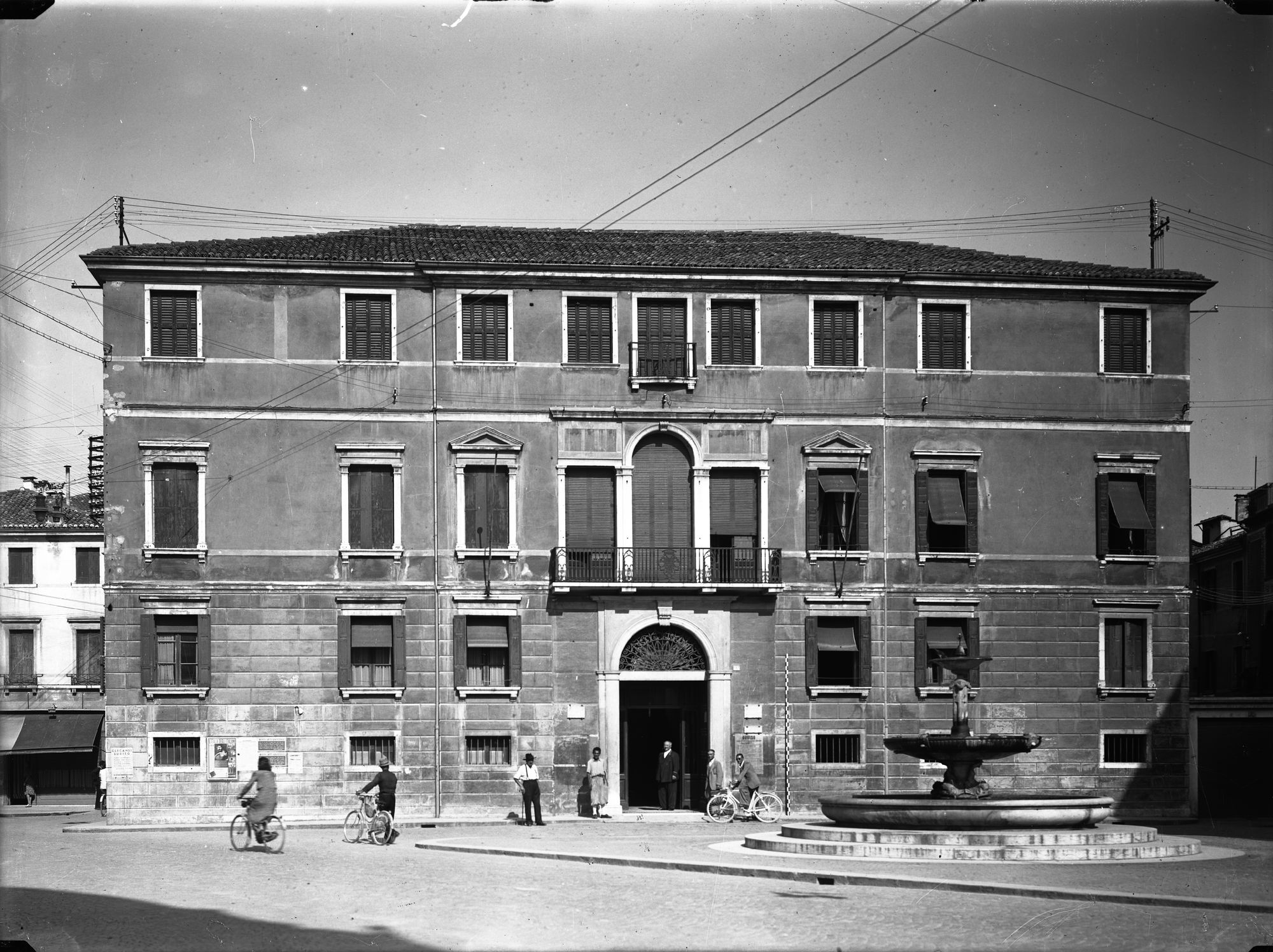 Palazzo Spineda. La facciata (negativo) di Gabinetto fotografico (XX)