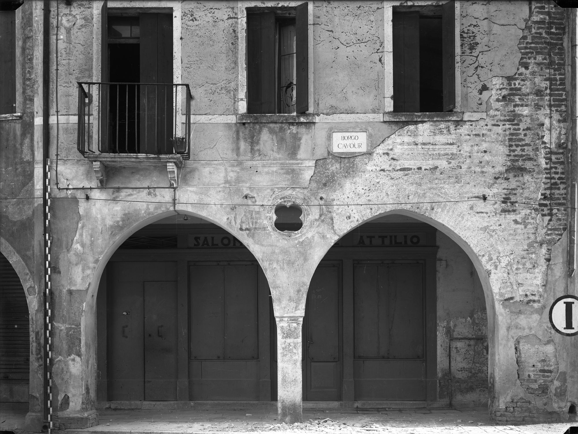 Borgo Cavour 5. Arcate con quadrilobo (negativo) di Gabinetto fotografico (XX)