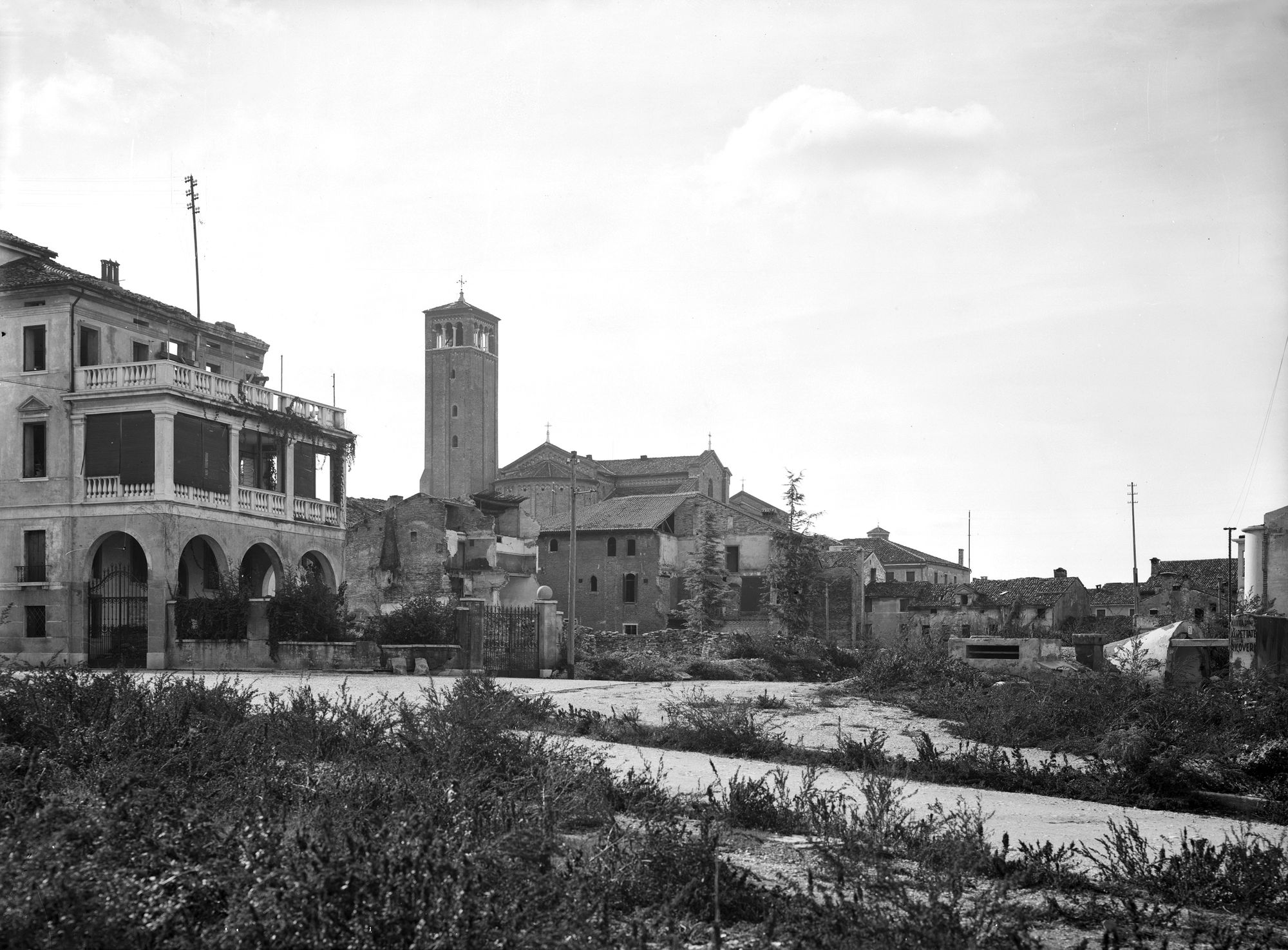 Chiesa San Nicolò. Veduta esterna (negativo) di Gabinetto fotografico (XX)