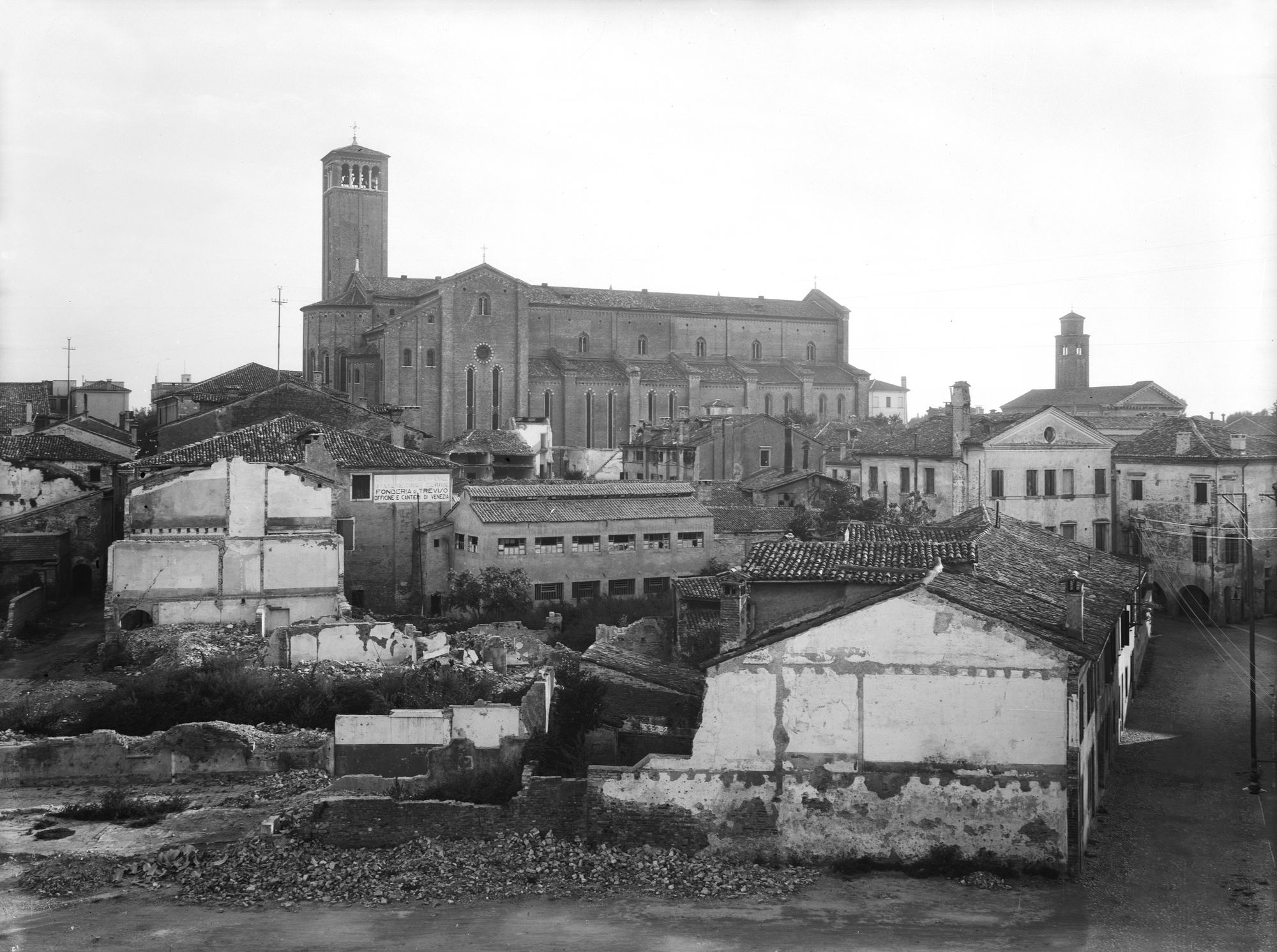 Chiesa San Nicolò. Veduta esterna (negativo) di Gabinetto fotografico (XX)