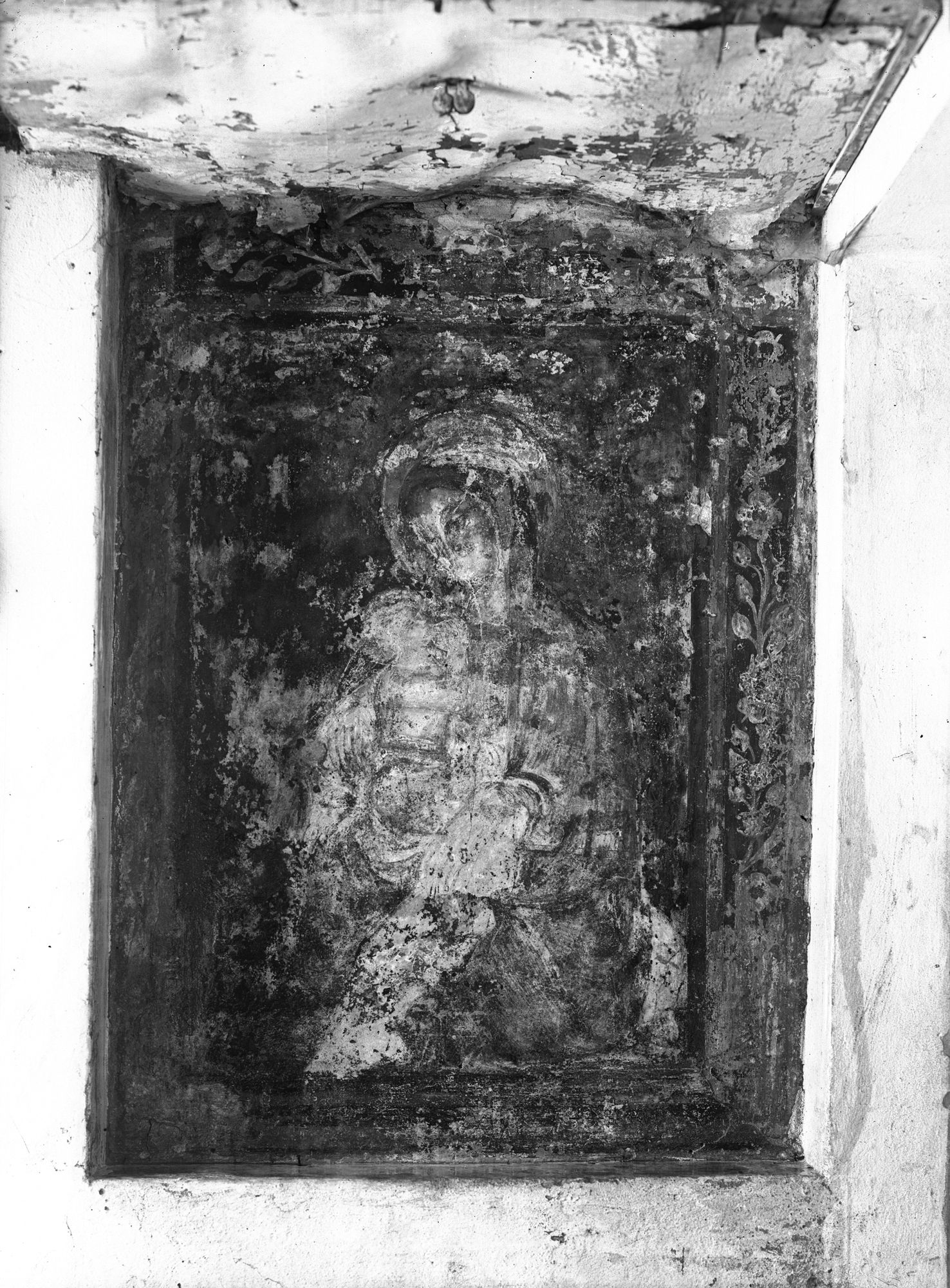 Ex convento di Santa Margherita. Madonna, affresco del sec. XVI (negativo) di Gabinetto fotografico (XX)