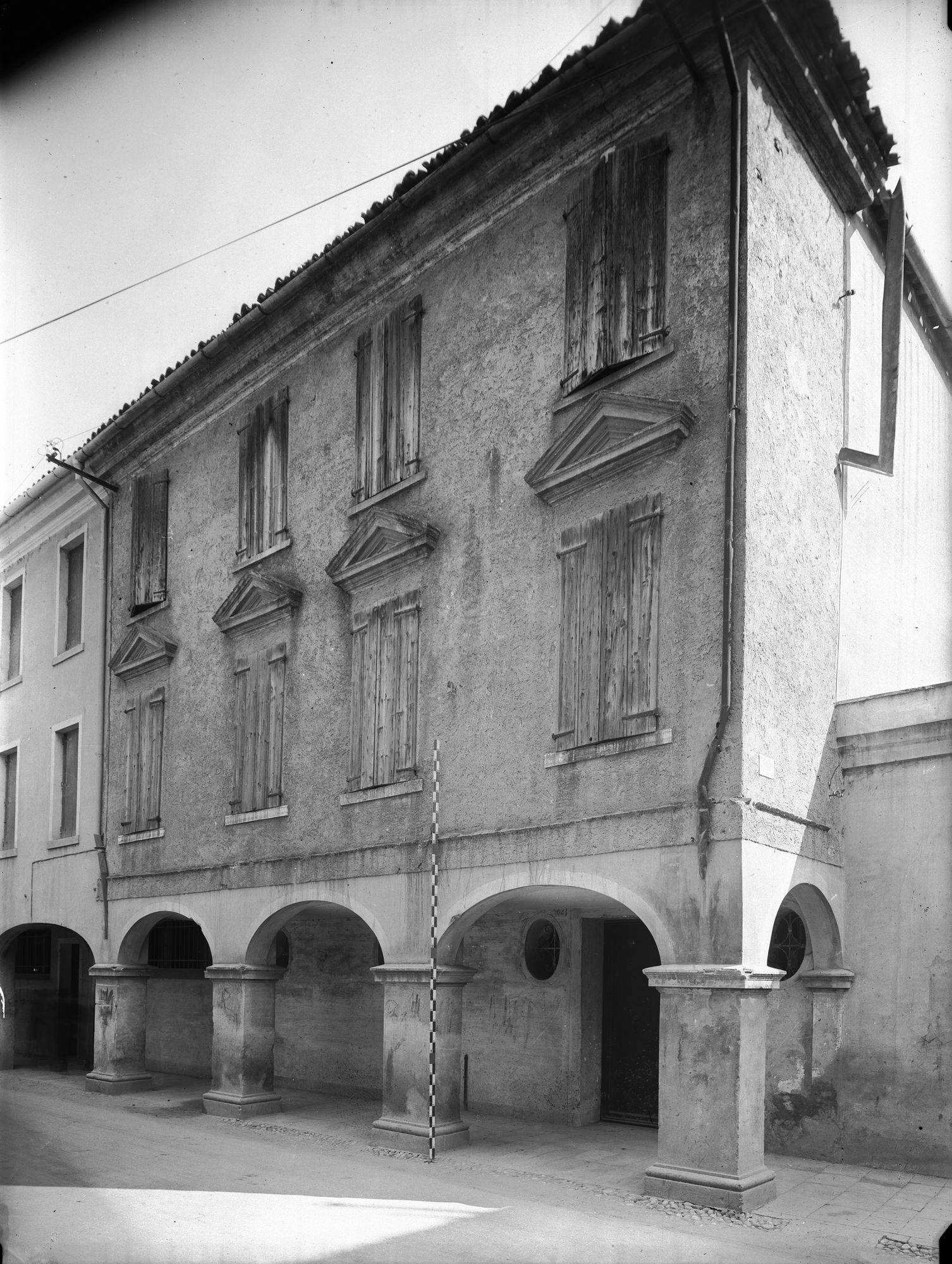 Casa in via Carlo Alberto 62. La facciata (negativo) di Gabinetto fotografico (XX)