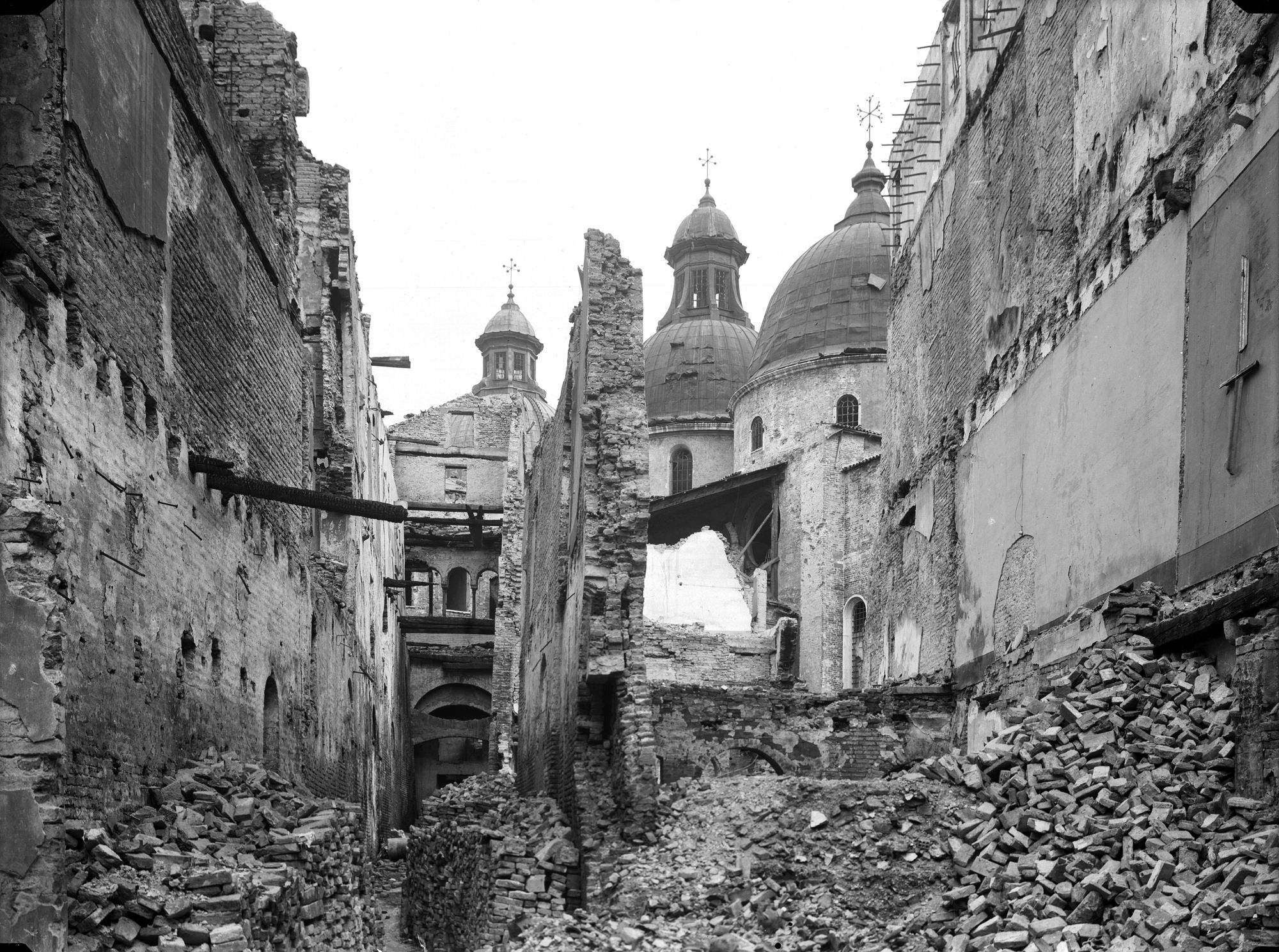 Biblioteca Capitolare. Veduta dopo il bombardamento (negativo) di Gabinetto fotografico (XX)