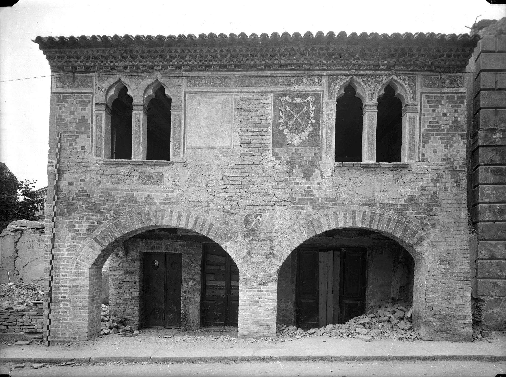 Casa gotica in via Canova. Prospetto (negativo) di Gabinetto fotografico (XX)