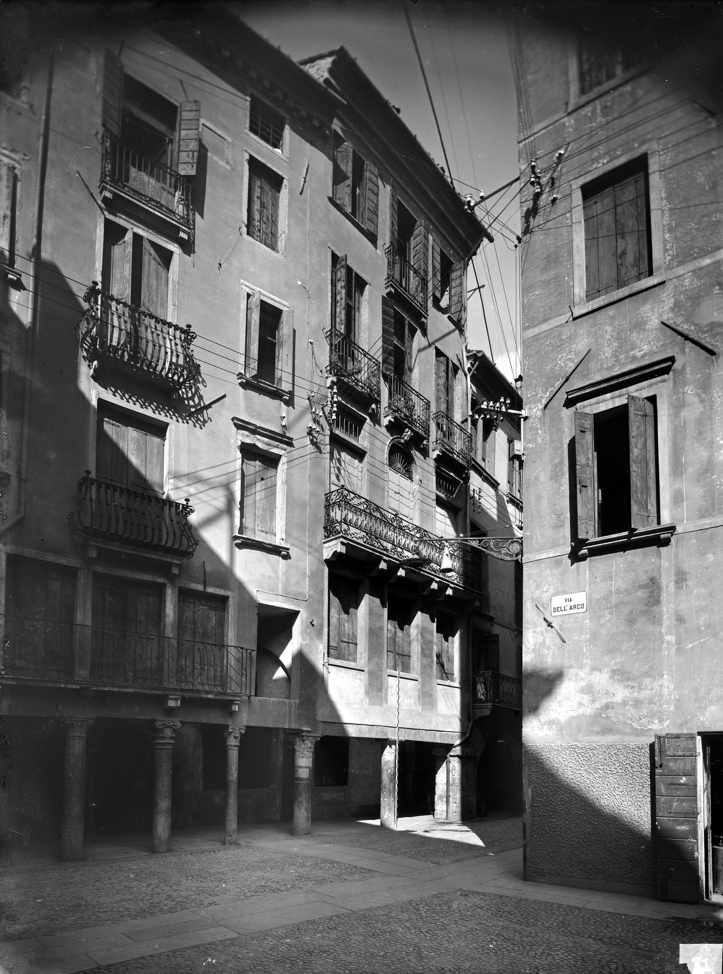 Casa in via San Martino e Solferino n. 10 (negativo) di Gabinetto fotografico (XX)