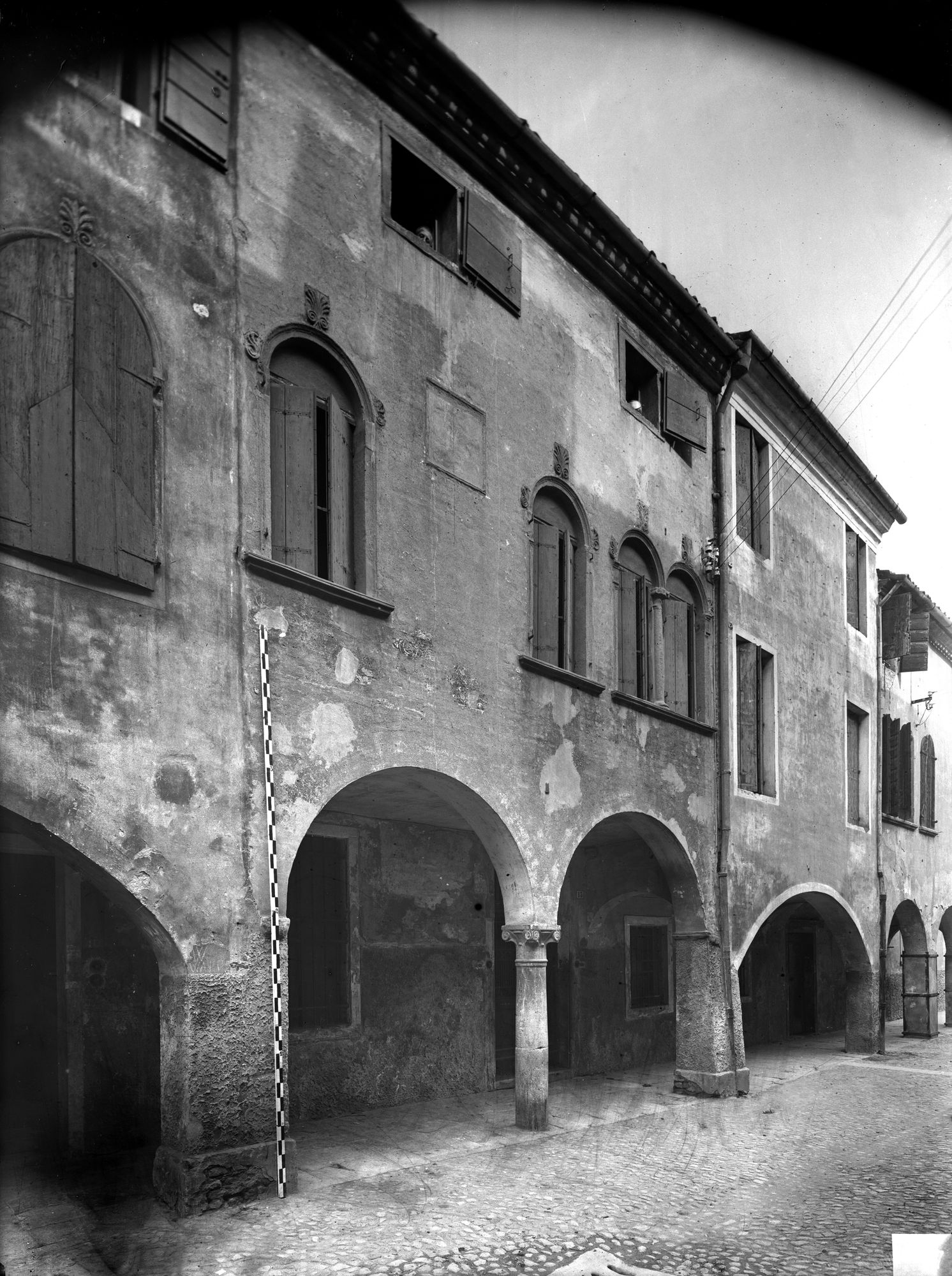 Casa in via della Paglia 131 del sec. XV (negativo) di Gabinetto fotografico (XX)