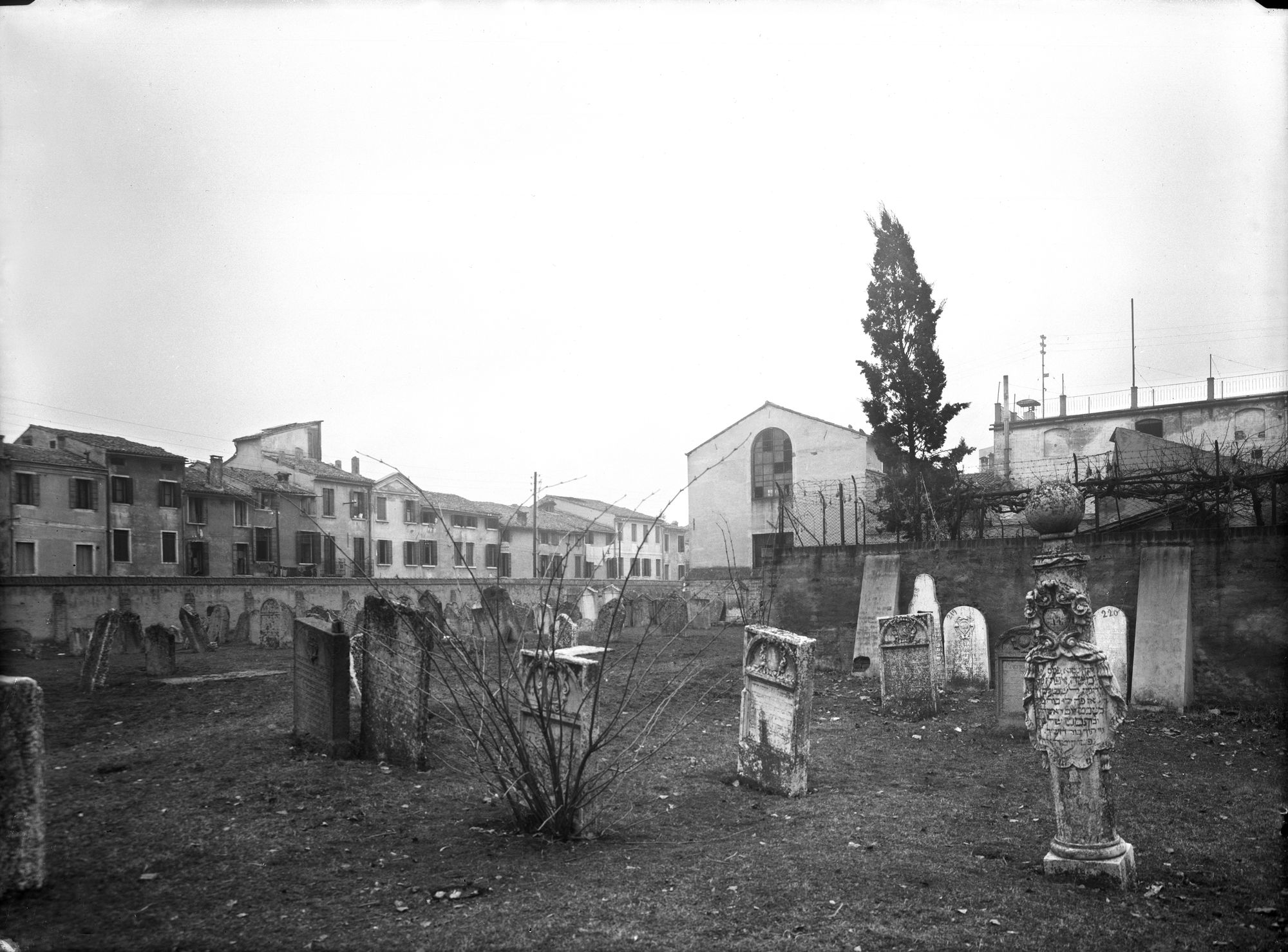 Cimitero ebraico di Santa Maria Mater Domini (negativo) di Gabinetto fotografico (XX)