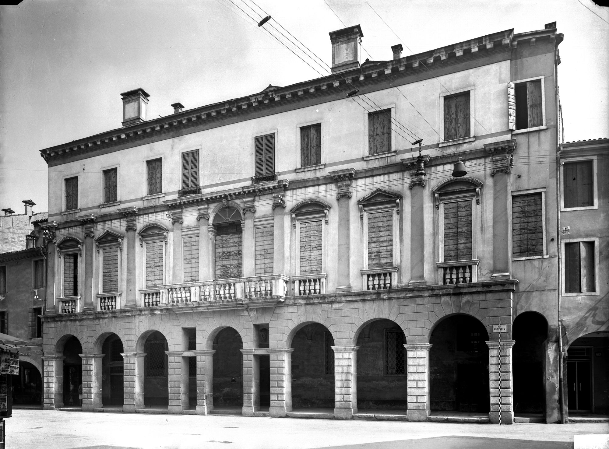 Palazzo Pruili ? già Cornaro in via Altinate 69 (negativo) di Gabinetto fotografico (XX)