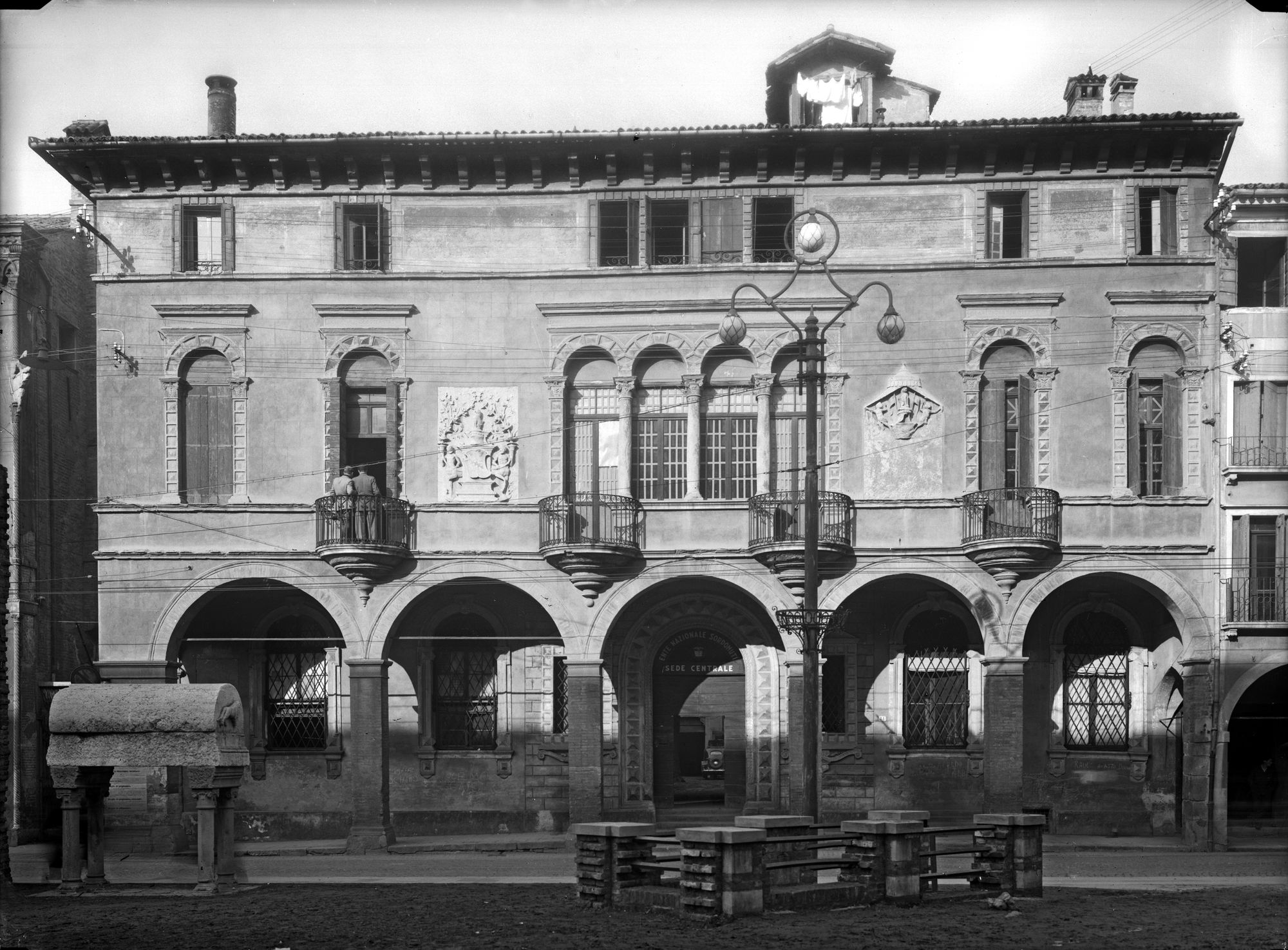 Palazzo Sala in via San Francesco 11 del sec. XV (negativo) di Gabinetto fotografico (XX)