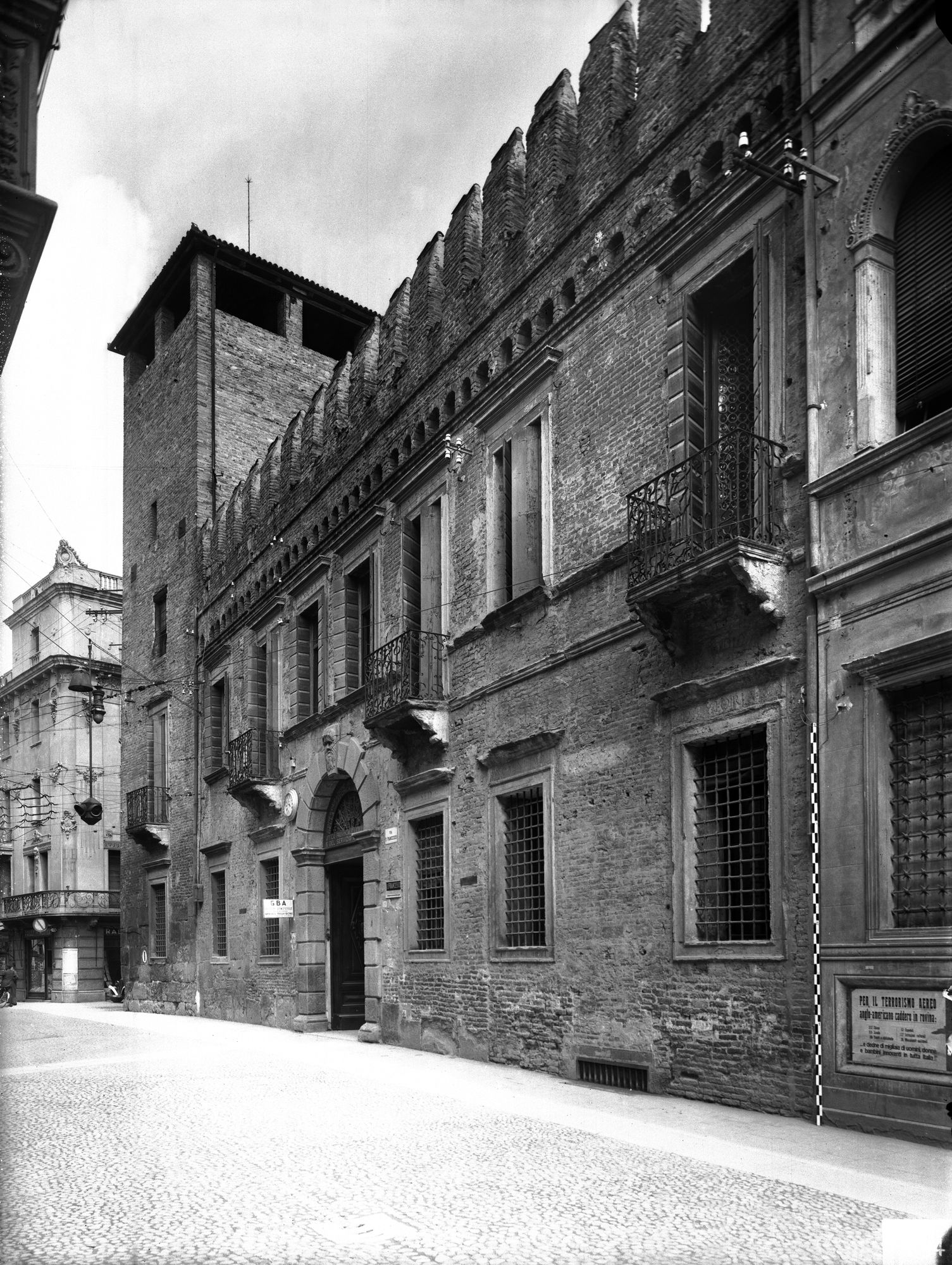 Palazzo Zabarella in via San Francesco 19. Stile guelfo- romanico e faciata rifatta nel sec. XVI (negativo) di Gabinetto fotografico (XX)