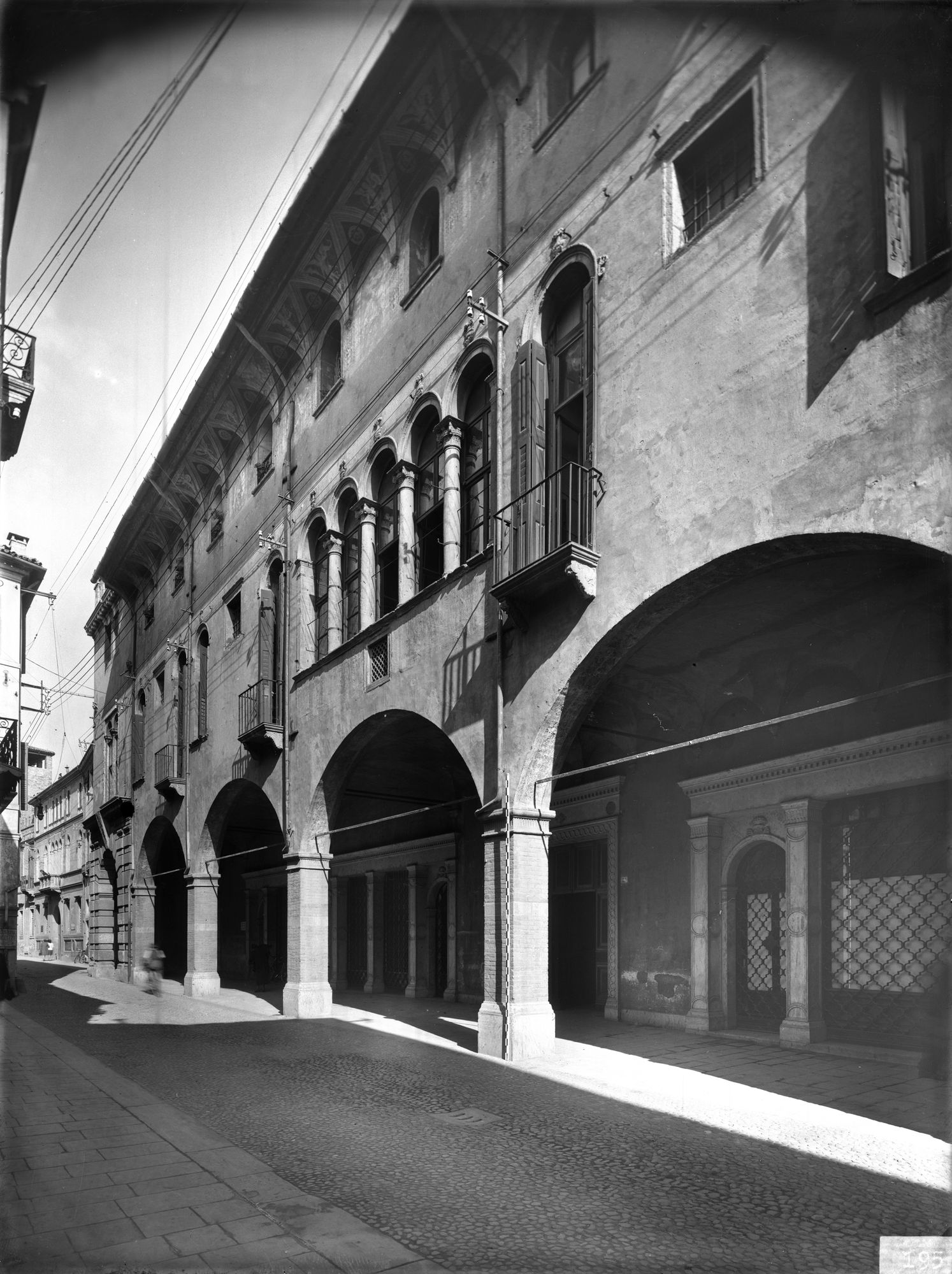 Palazzo già Papafava in via San Francesco 25-27 (negativo) di Gabinetto fotografico (XX)